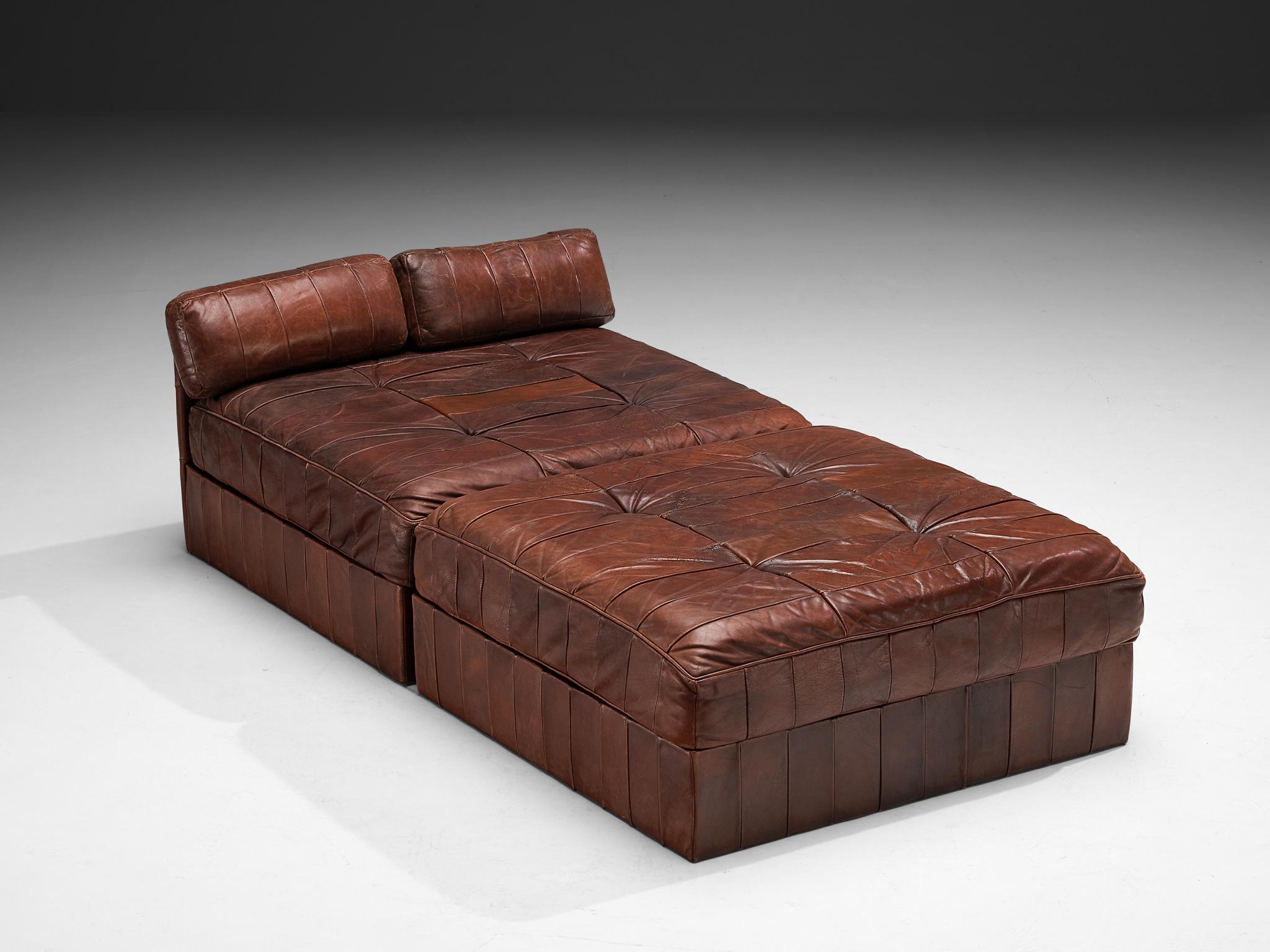 De Sede Großes Daybed oder Lounge-Set aus patiniertem braunem Leder (Moderne der Mitte des Jahrhunderts) im Angebot