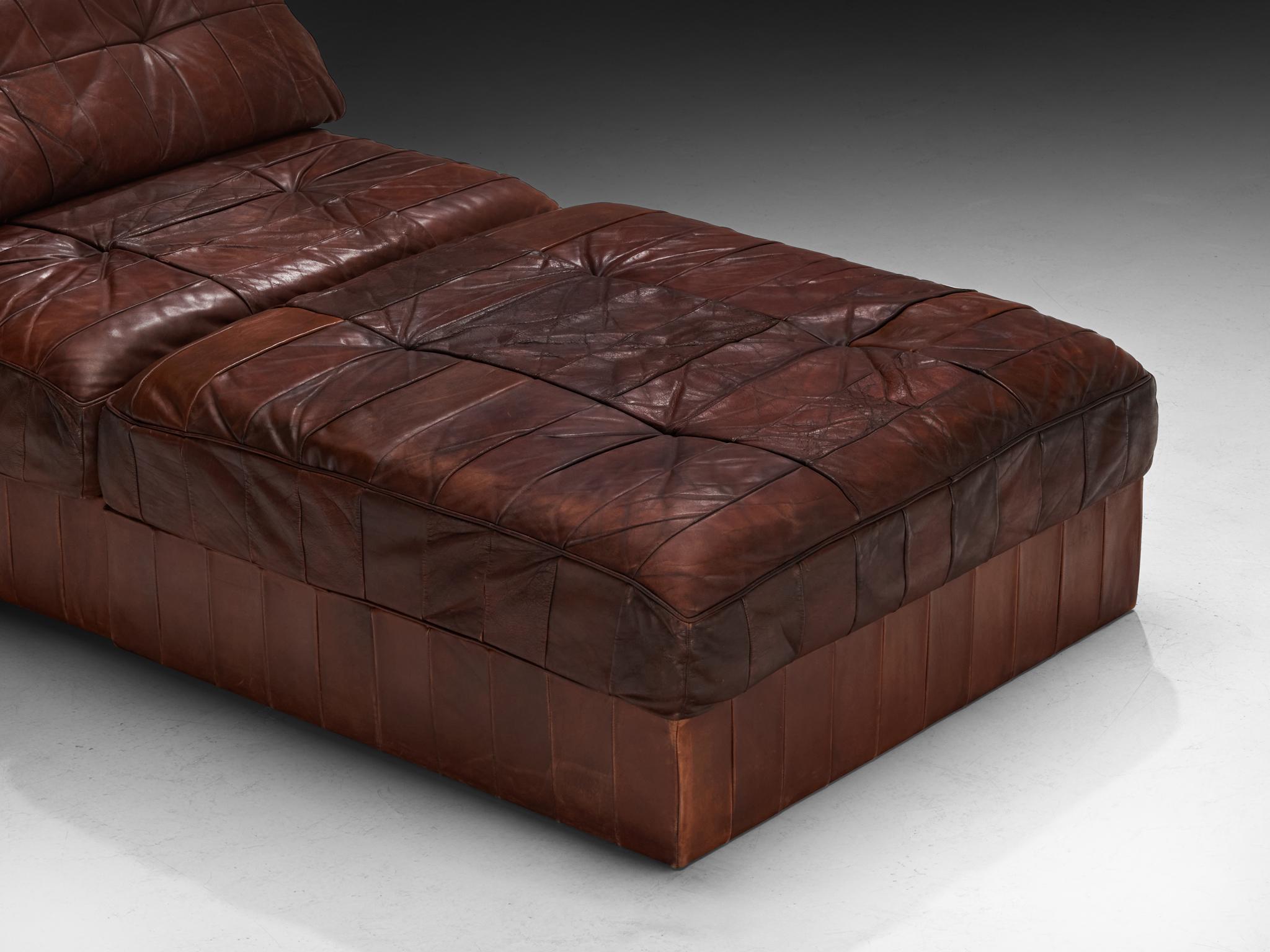 Conjunto de sofá-cama o tumbona De Sede en piel marrón patinada finales del siglo XX