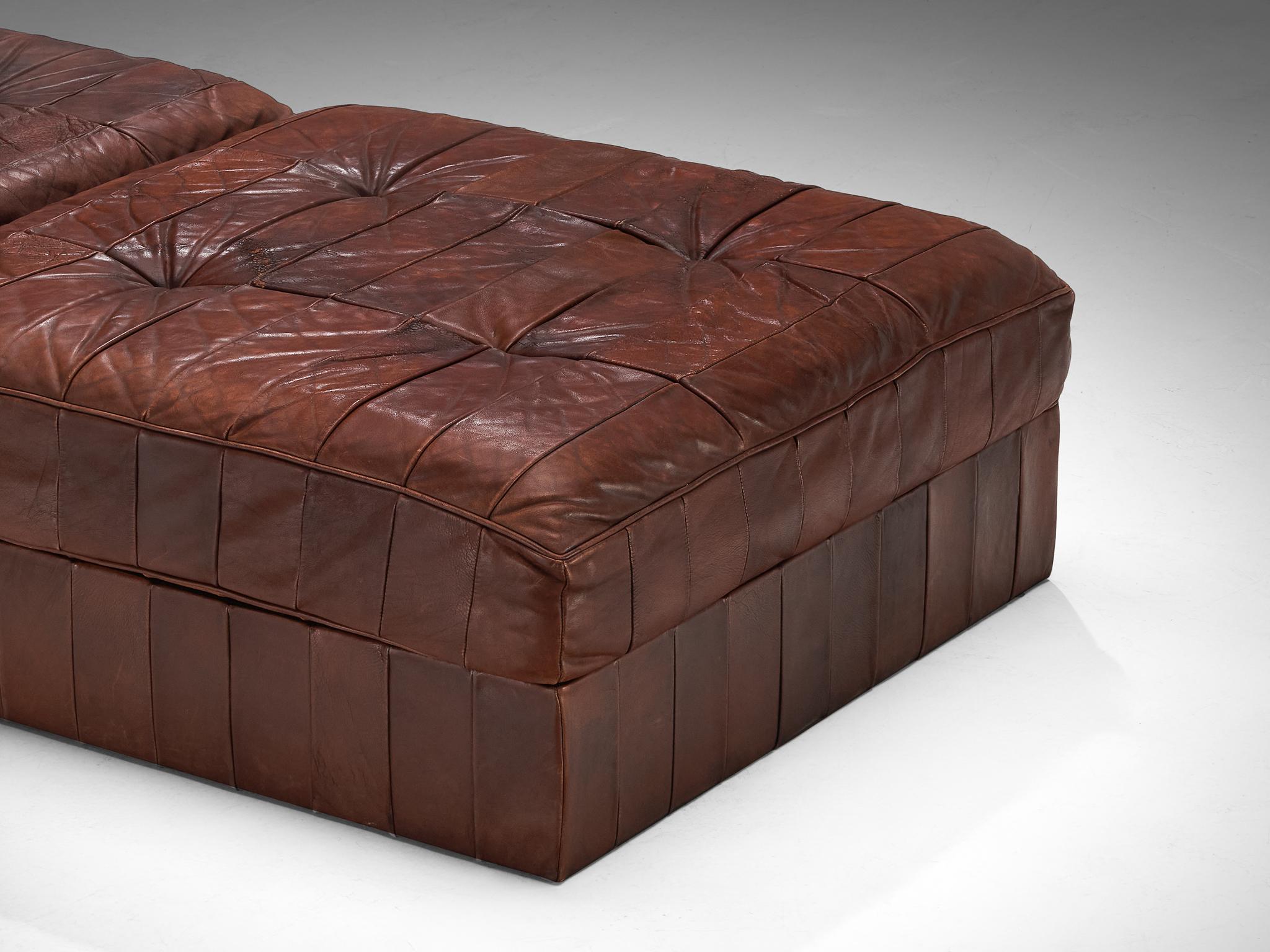 De Sede Großes Daybed oder Lounge-Set aus patiniertem braunem Leder (Ende des 20. Jahrhunderts) im Angebot