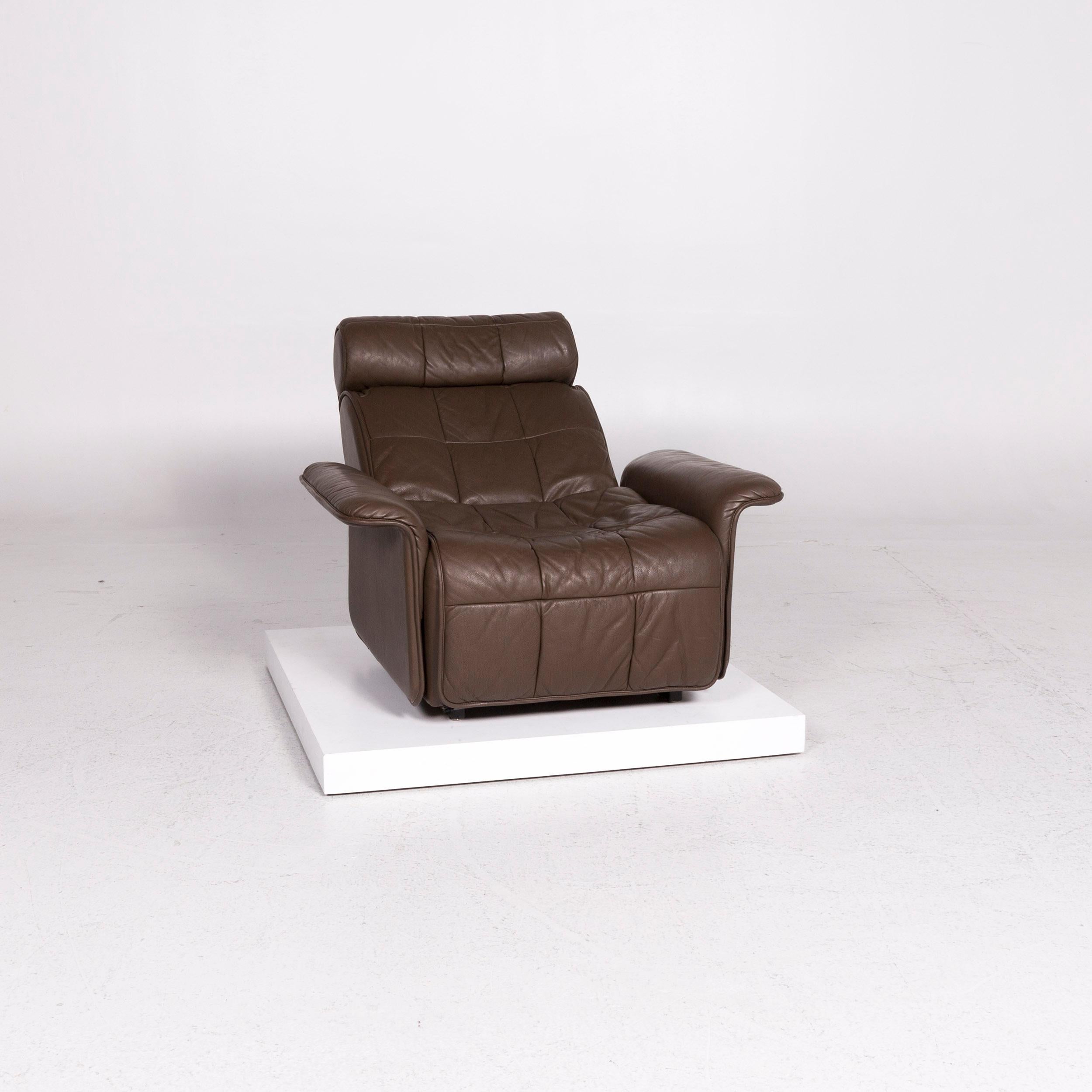 We bring to you a De Sede leather armchair brown electric function relax function.


 Product measurements in centimeters:
 

Depth 91
Width 96
Height 90
Seat-height 38
Rest-height 46
Seat-depth 58
Seat-width 60
Back-height 55.
 