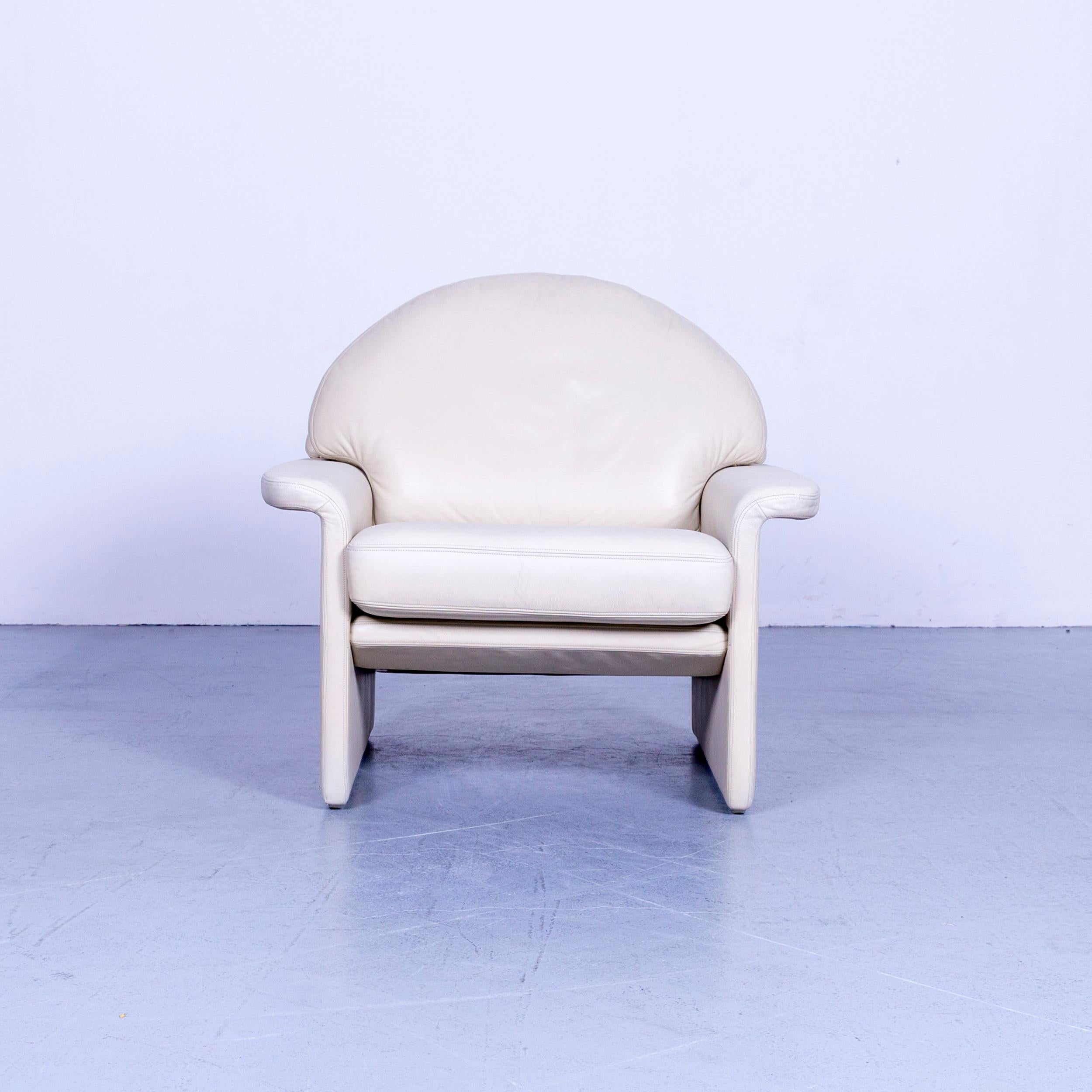 We bring to you an De Sede leather armchair off-white one-seat chair.

















 