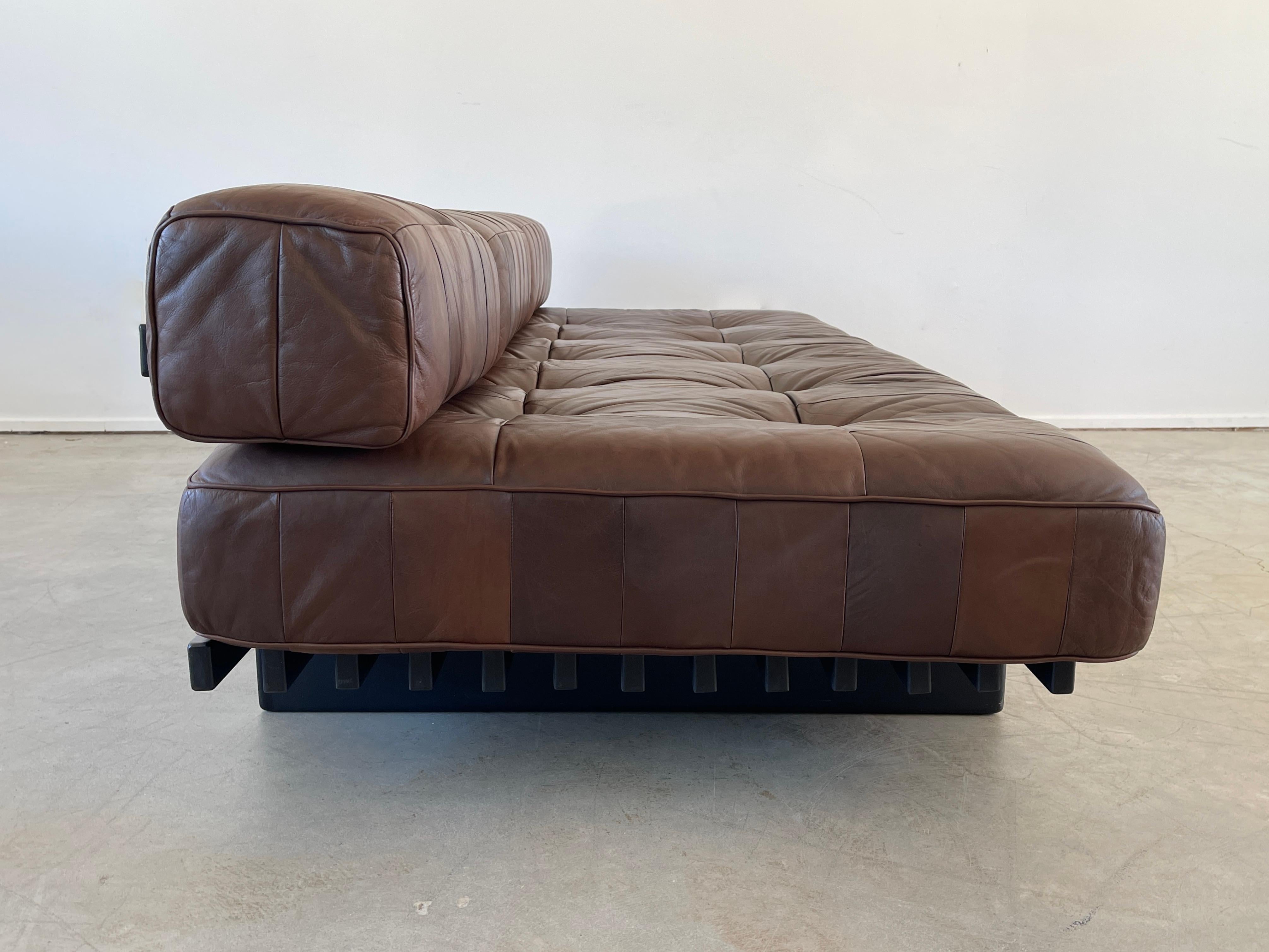 De Sede Leather Daybed  In Good Condition In Beverly Hills, CA