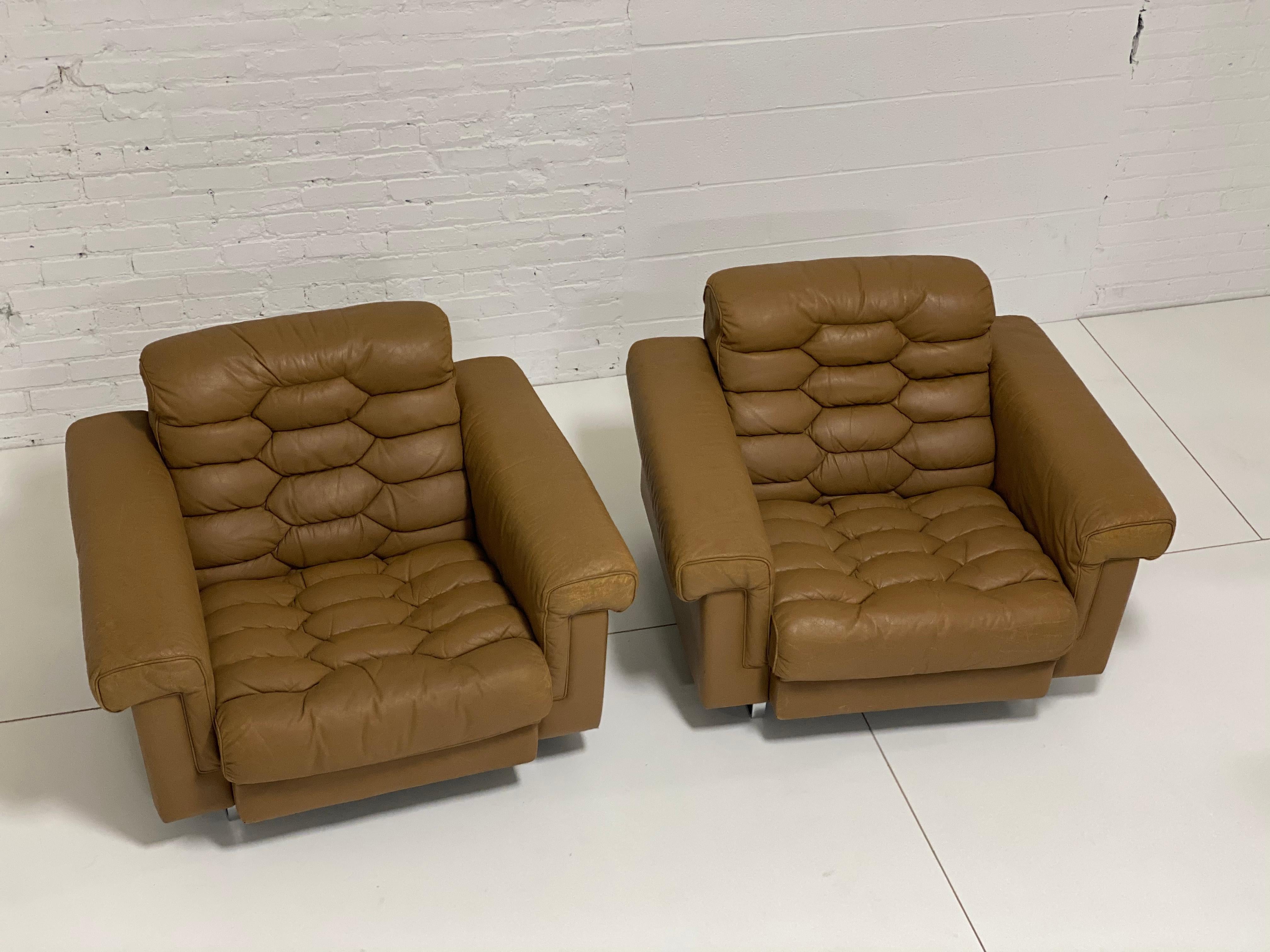 Pair of leather lounge chairs with honeycomb patterned tufting, Switzerland, 1970s. Made by De Sede using some of the finest leather available. Seat and back are adjustable, extending forward into reclining position.

  