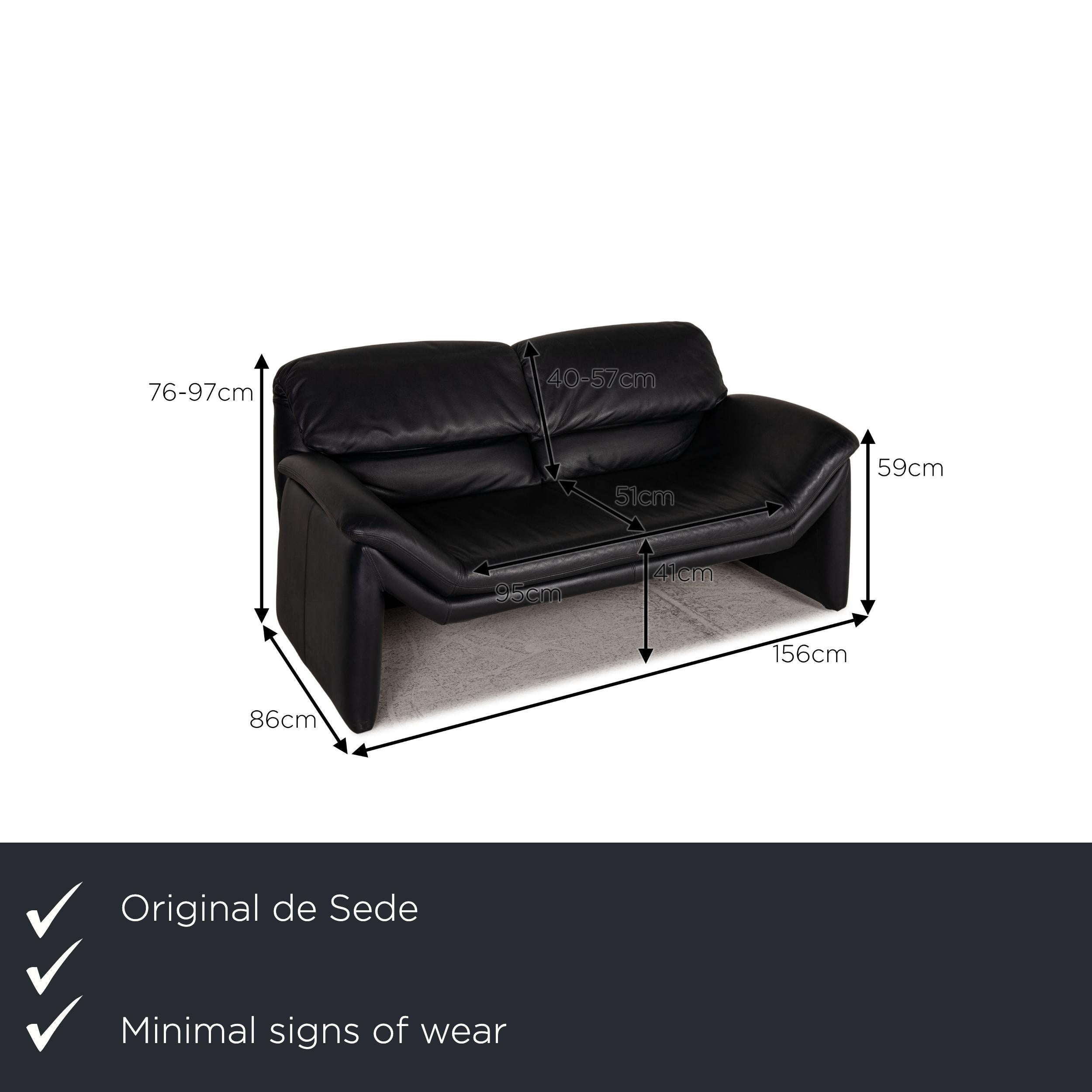 We present to you a De Sede leather sofa blue two-seater couch.

Product measurements in centimeters:

depth: 86
width: 156
height: 76
seat height: 41
rest height: 59
seat depth: 51
seat width: 95
back height: 40.

 