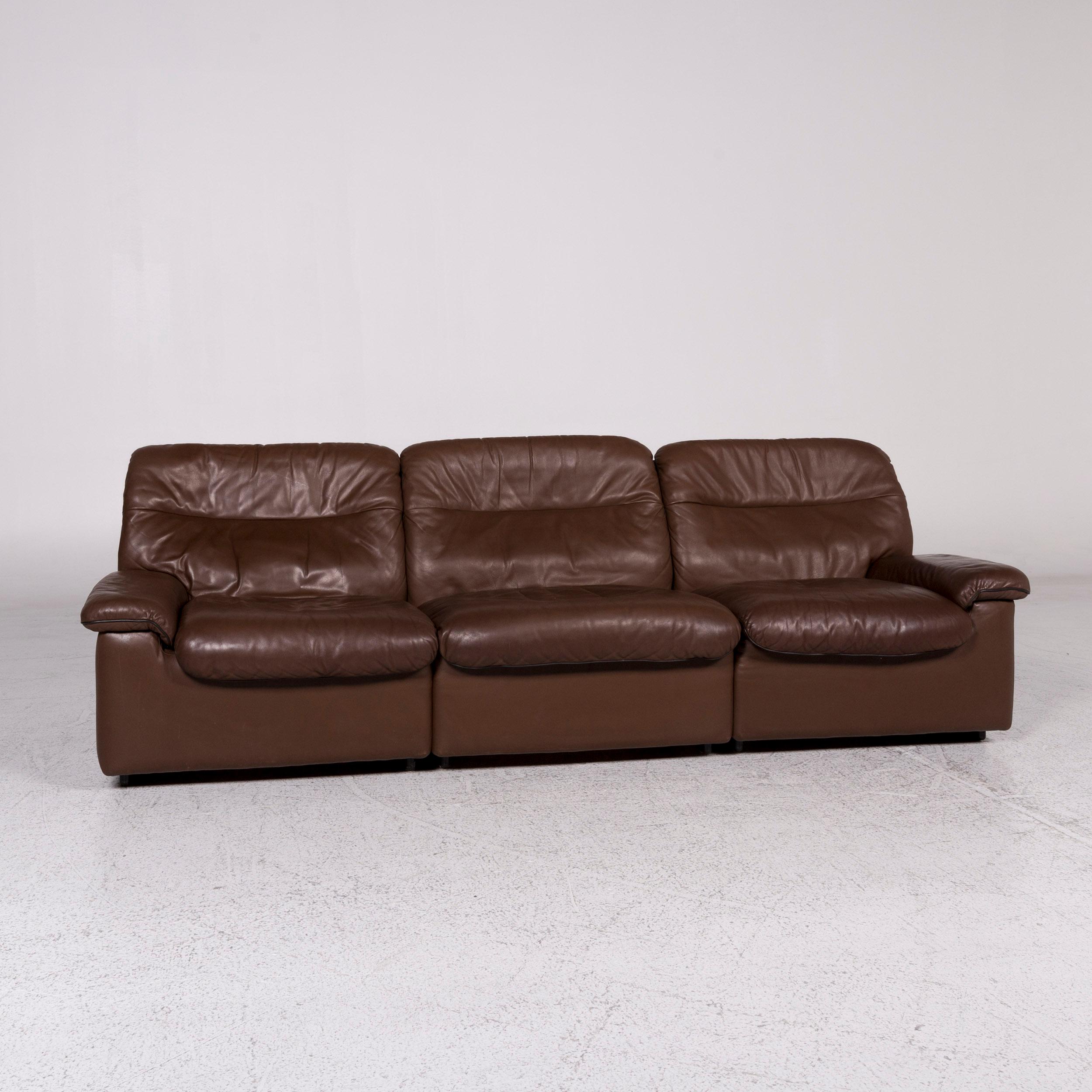 We bring to you a De Sede leather sofa brown three-seat couch.

Product measurements in centimeters:

Depth 89
Width 238
Height 78
Seat-height 41
Rest-height 46
Seat-depth 57
Seat-width 199
Back-height 37.
 