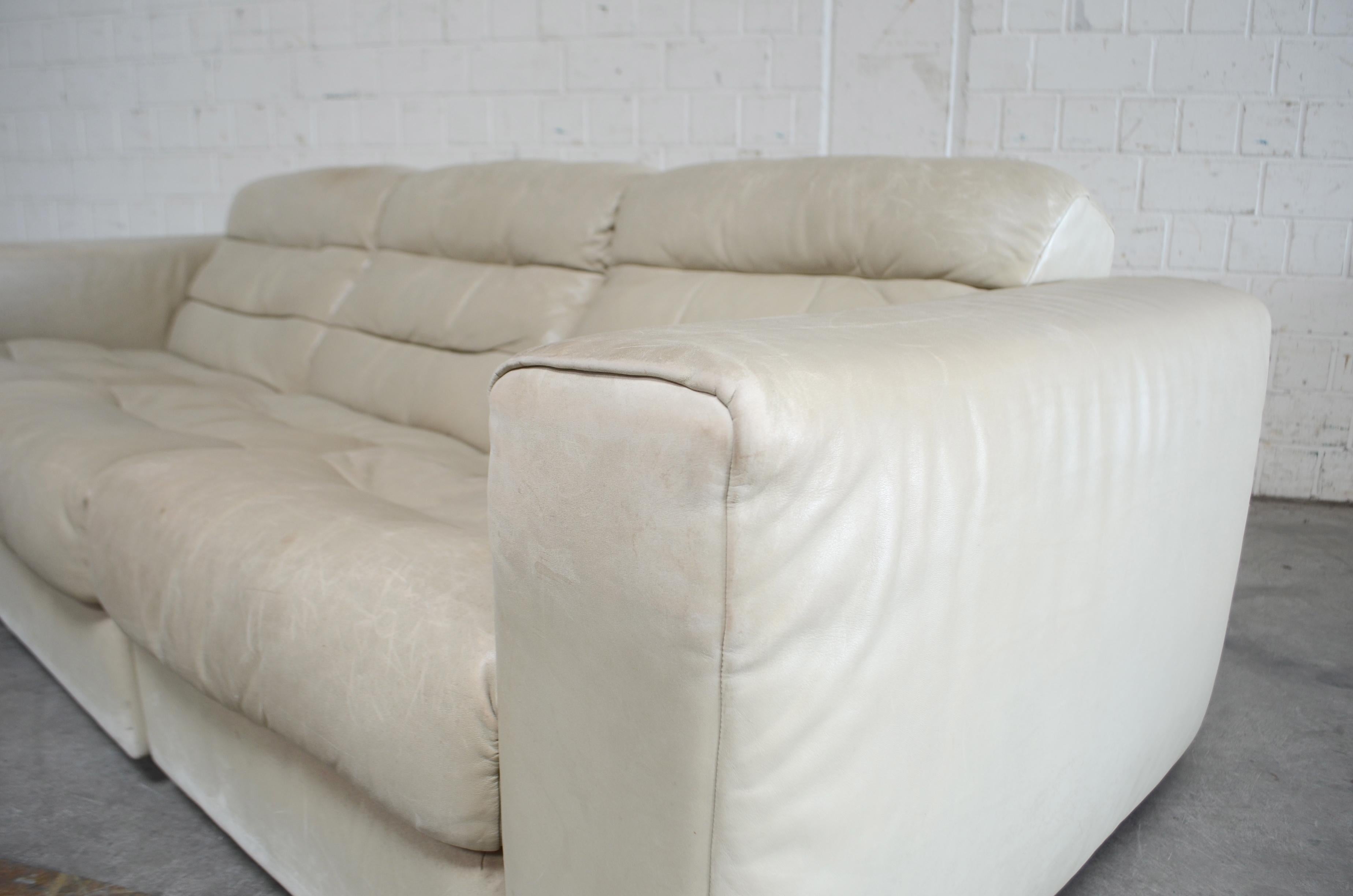 De Sede Leder-Sofa DS 105 Ecru-Weiß aus Leder im Angebot 6