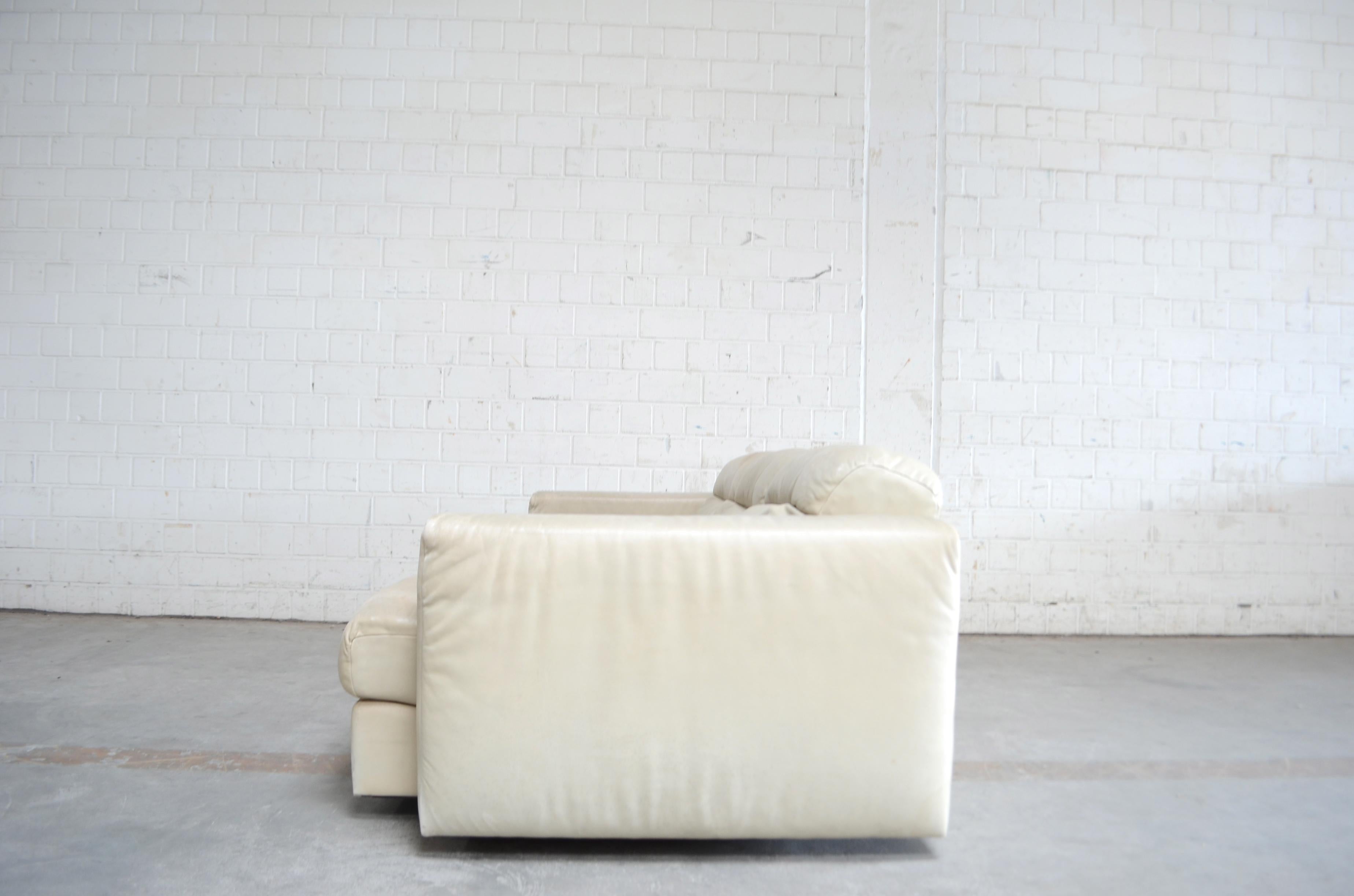 De Sede Leder-Sofa DS 105 Ecru-Weiß aus Leder im Angebot 9