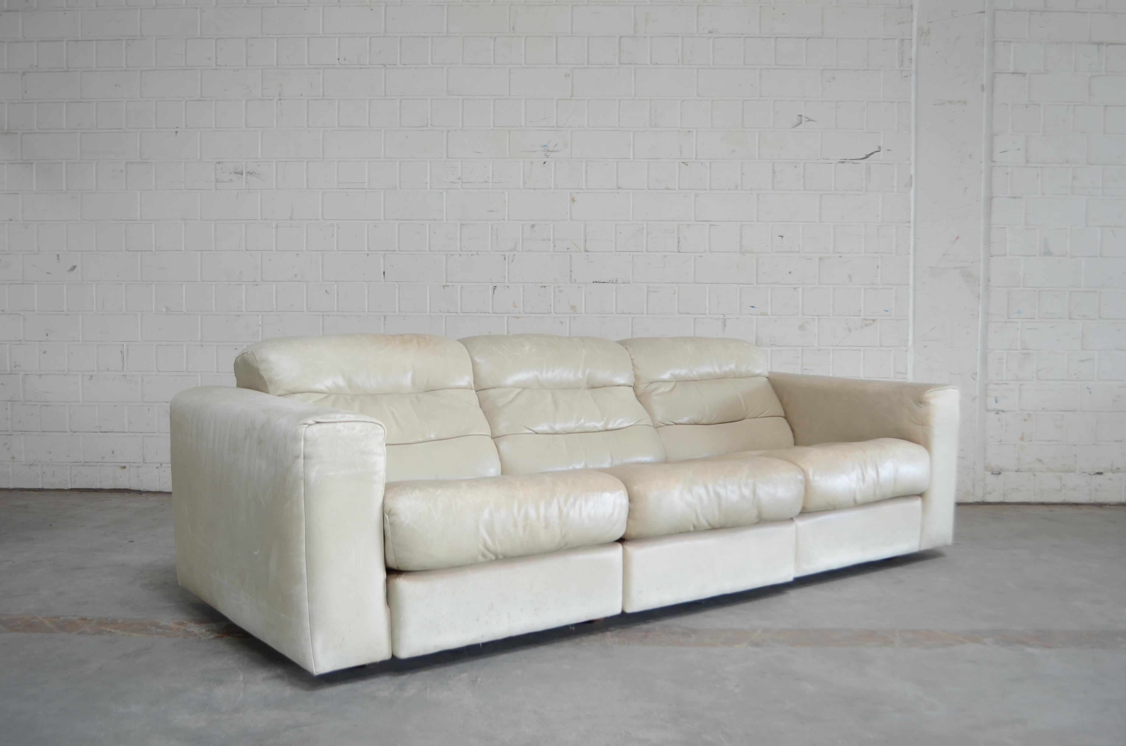 De Sede Leder-Sofa DS 105 Ecru-Weiß aus Leder im Angebot 12