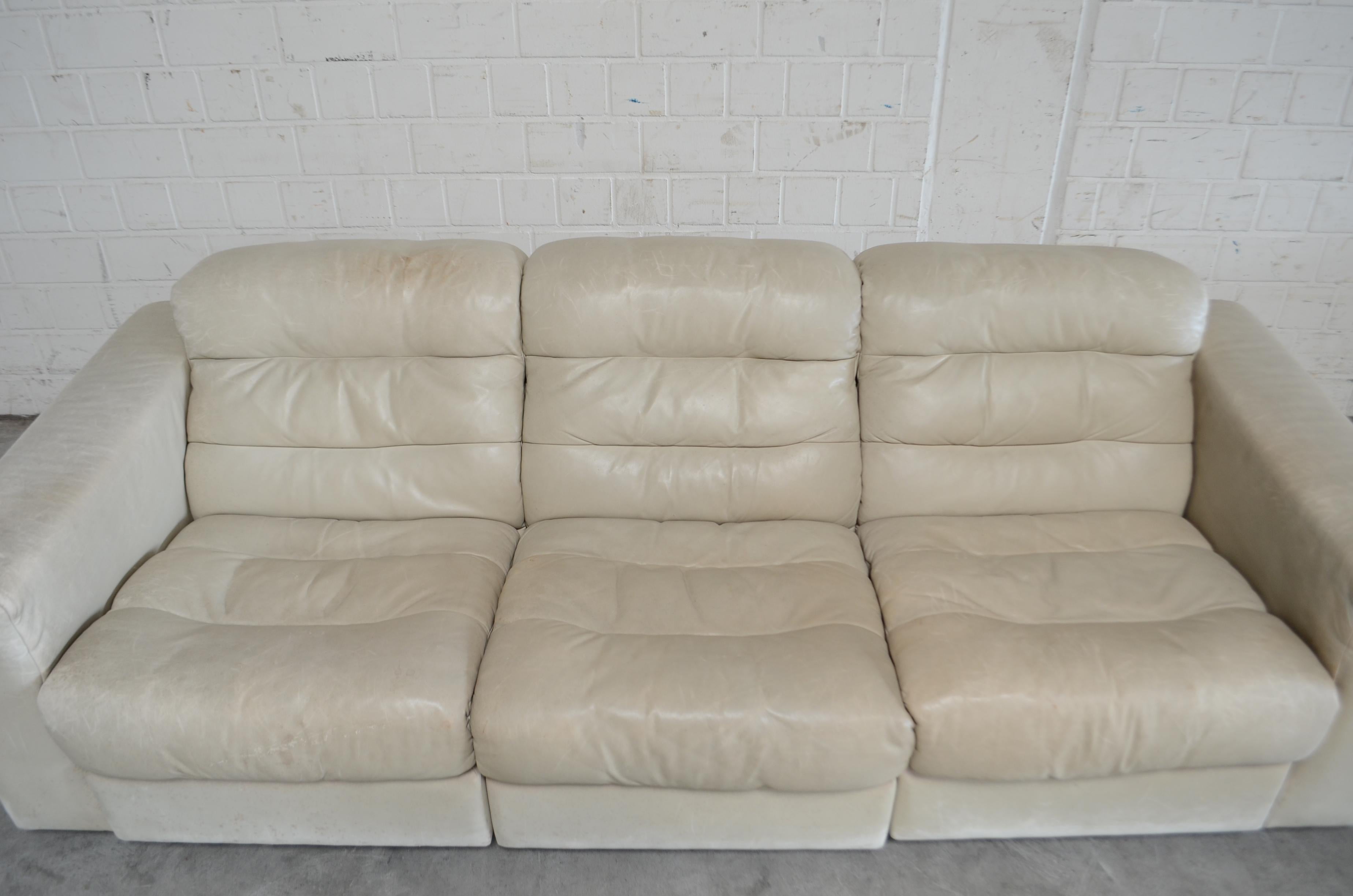 De Sede Leder-Sofa DS 105 Ecru-Weiß aus Leder (Schweizerisch) im Angebot
