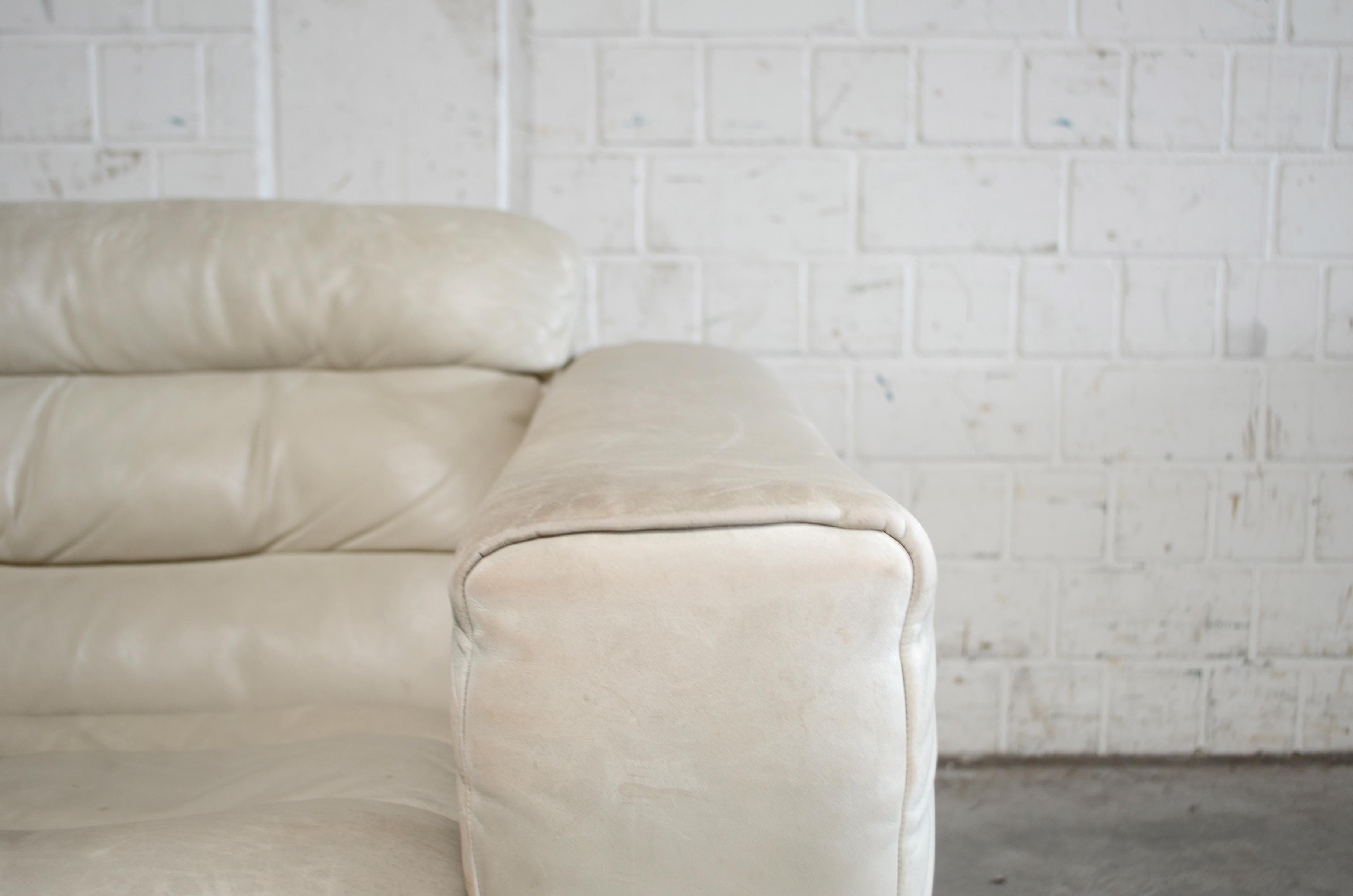 Mid-Century Modern De Sede Leather Sofa DS 105 Ecru White For Sale
