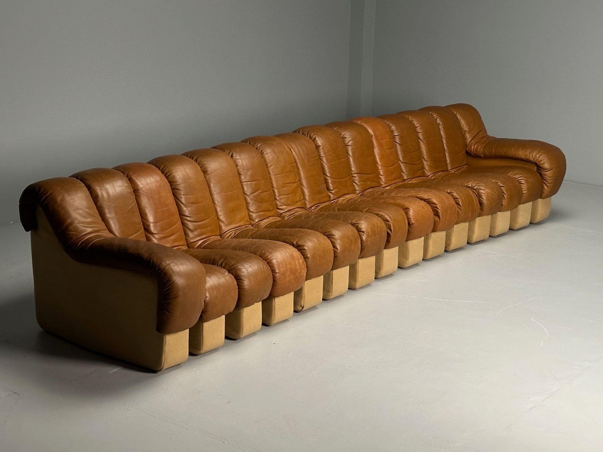 De Sede, Mid-Century Modern, DS-600 Non Stop Sectional Sofa, Distressed Leather In Good Condition In Manhasset, NY