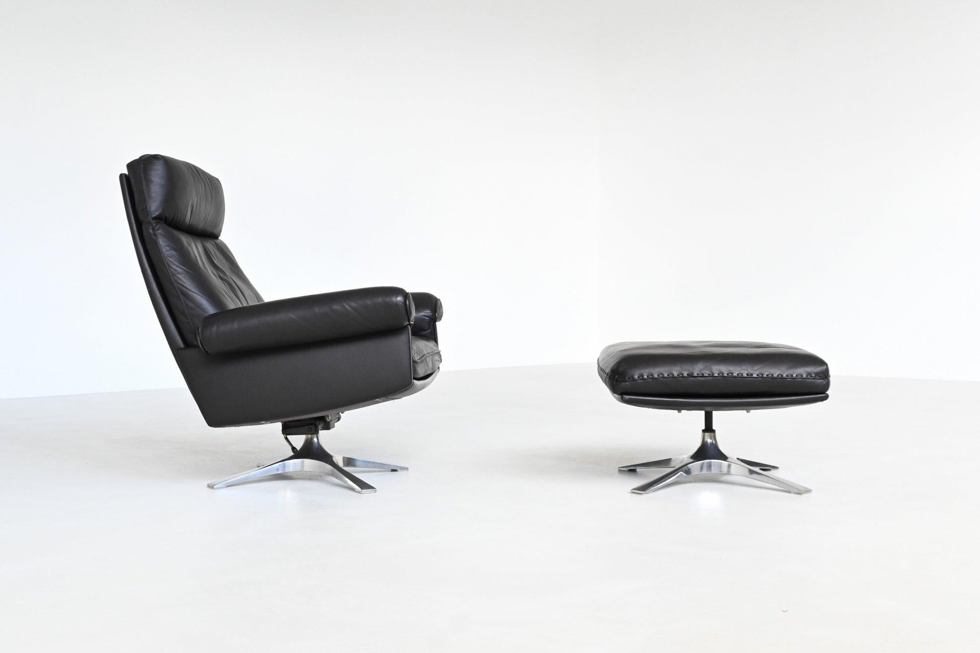 Cet ensemble classique composé d'une chaise longue et d'un ottoman a été conçu et fabriqué par le fabricant suisse de produits de luxe De Sede dans les années 1970. Réputée pour son savoir-faire raffiné et ses matériaux haut de gamme, la série DS-31