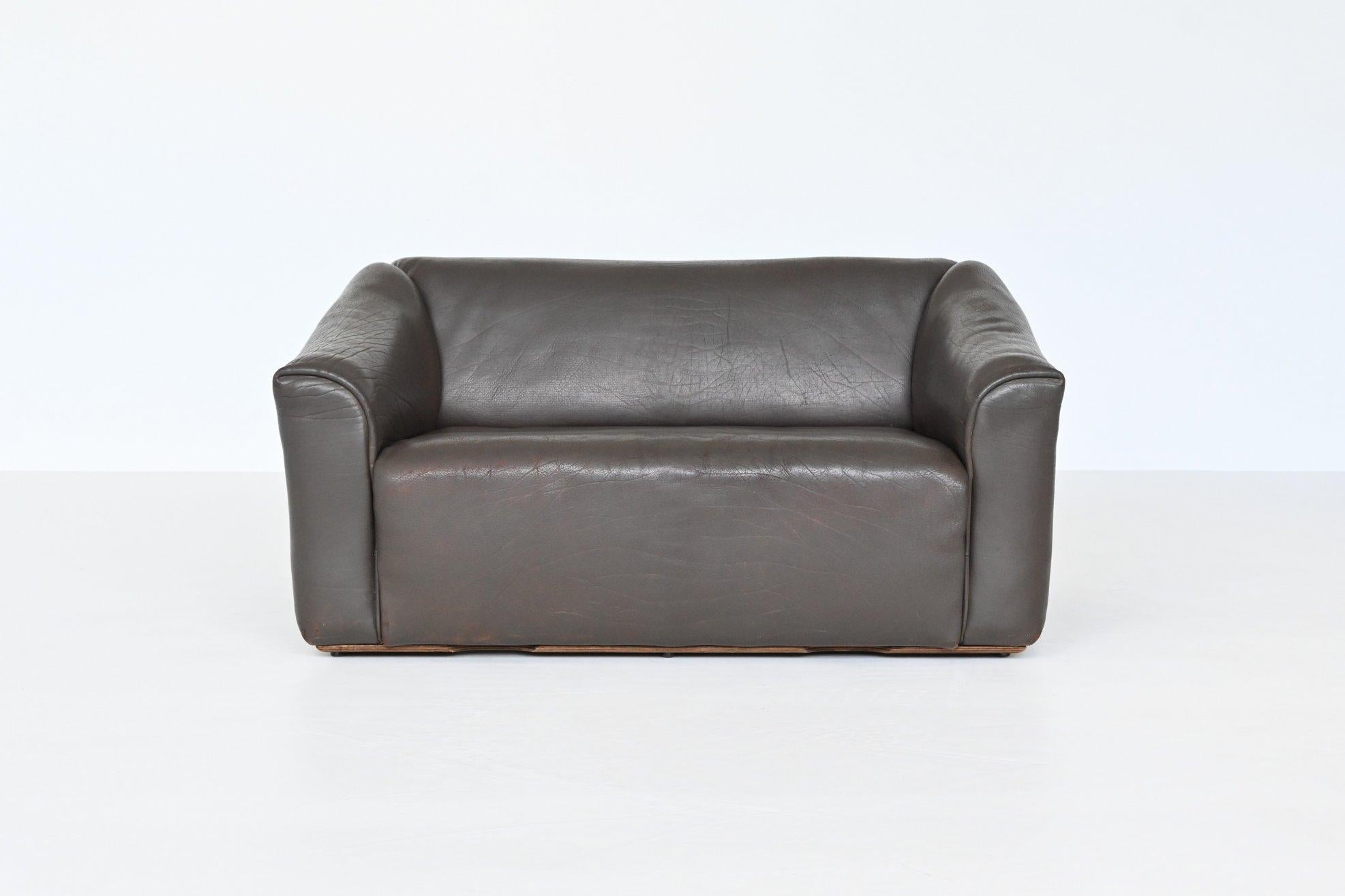 Very comfortable model DS47 two-seater sofa designed and manufactured by De Sede, Switzerland 1970. The sofa is made of high quality dark brown buffalo leather. De Sede is known for its supreme quality leather and comfort seating. The sofa has the