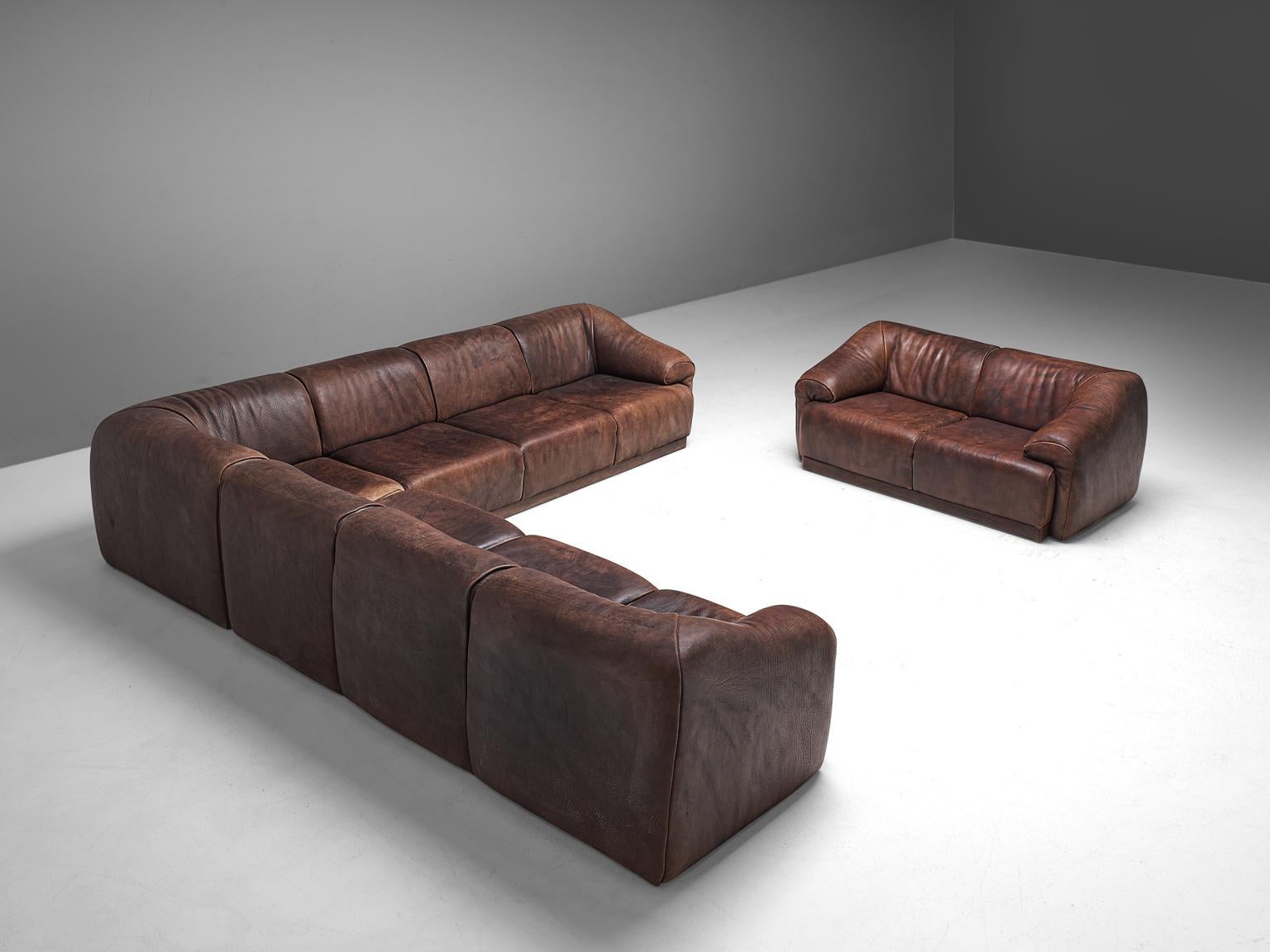 De Sede, lounge set, buffalo leather, Switzerland, circa 1970.

Comfortable lounge set designed and made by De Sede, Switzerland, 1970. This set contains a 2 seater sofa and a 8 element sectional sofa. Very comfortable set upholstered in high