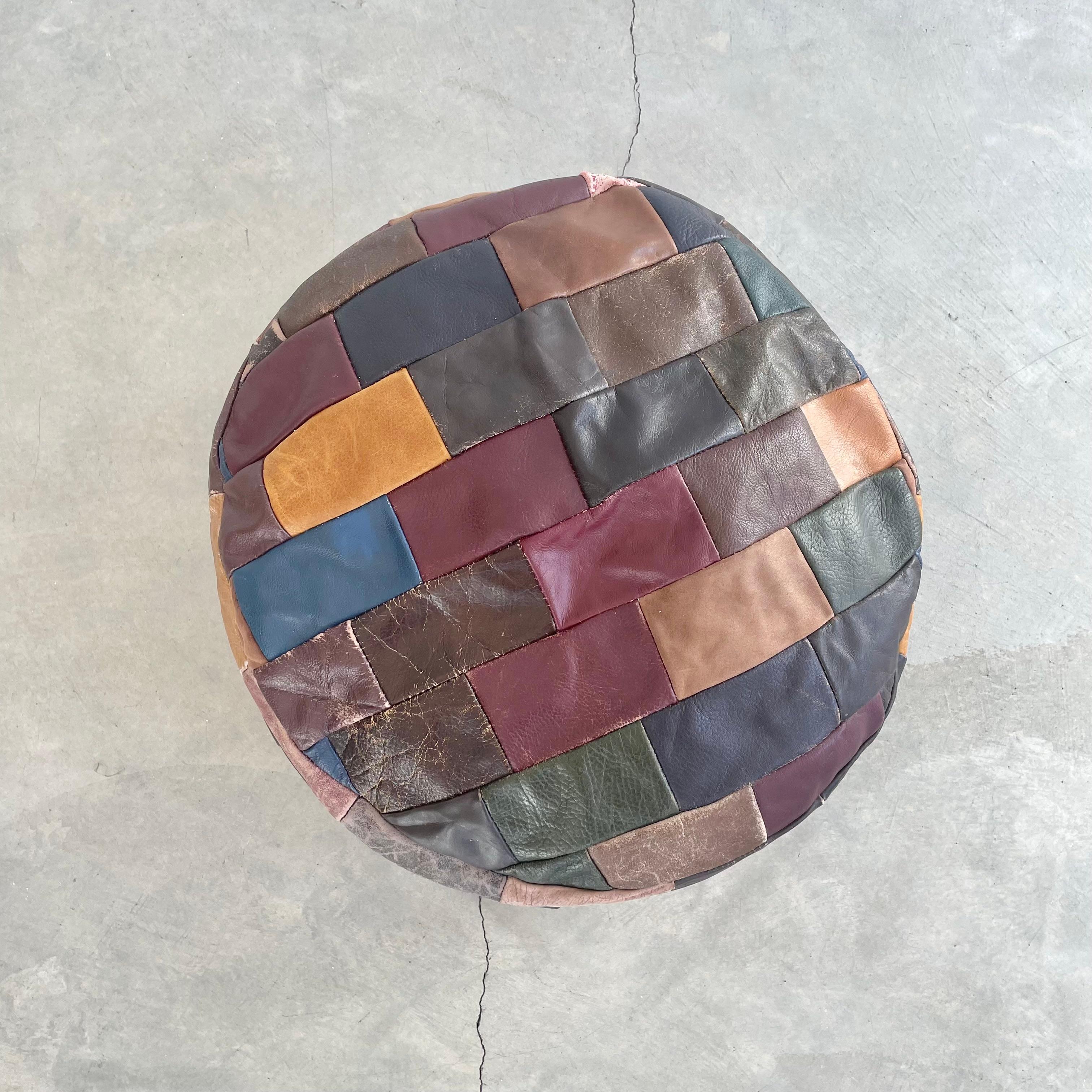 Pouf patchwork en cuir multicolore De Sede, années 1960, Suisse Bon état - En vente à Los Angeles, CA