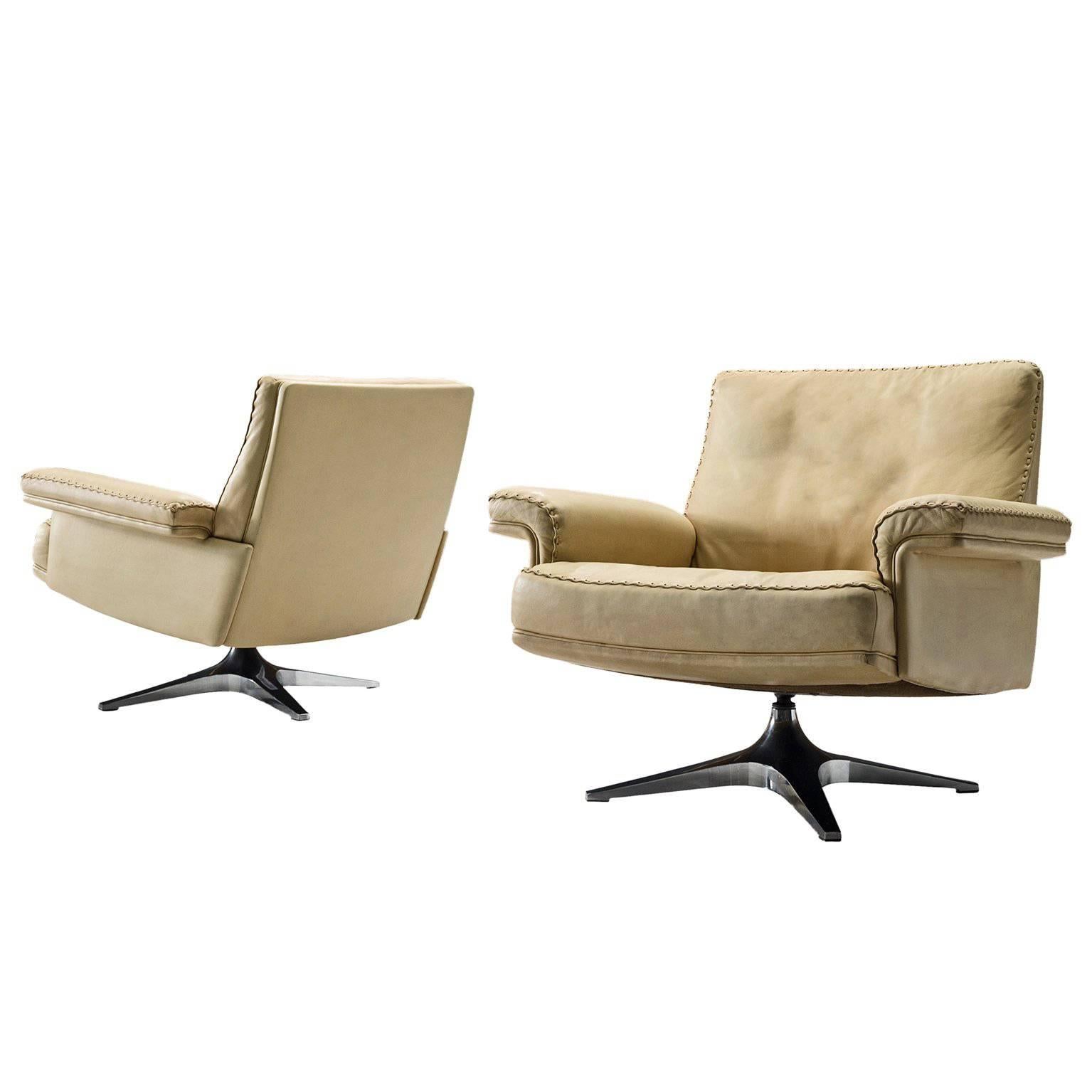 De Sede Pair of DS31 Swivel Chairs in Leather