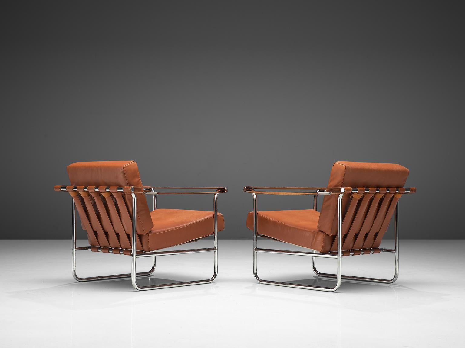 Hans Eichenberger for De Sede, set of armchairs HE 113, orange to cognac leather, tubular steel, Switzerland, 1956.

This set of Swiss armchairs features a tubular frame with a thick comfortable seat and back cushion. The back of the chairs is