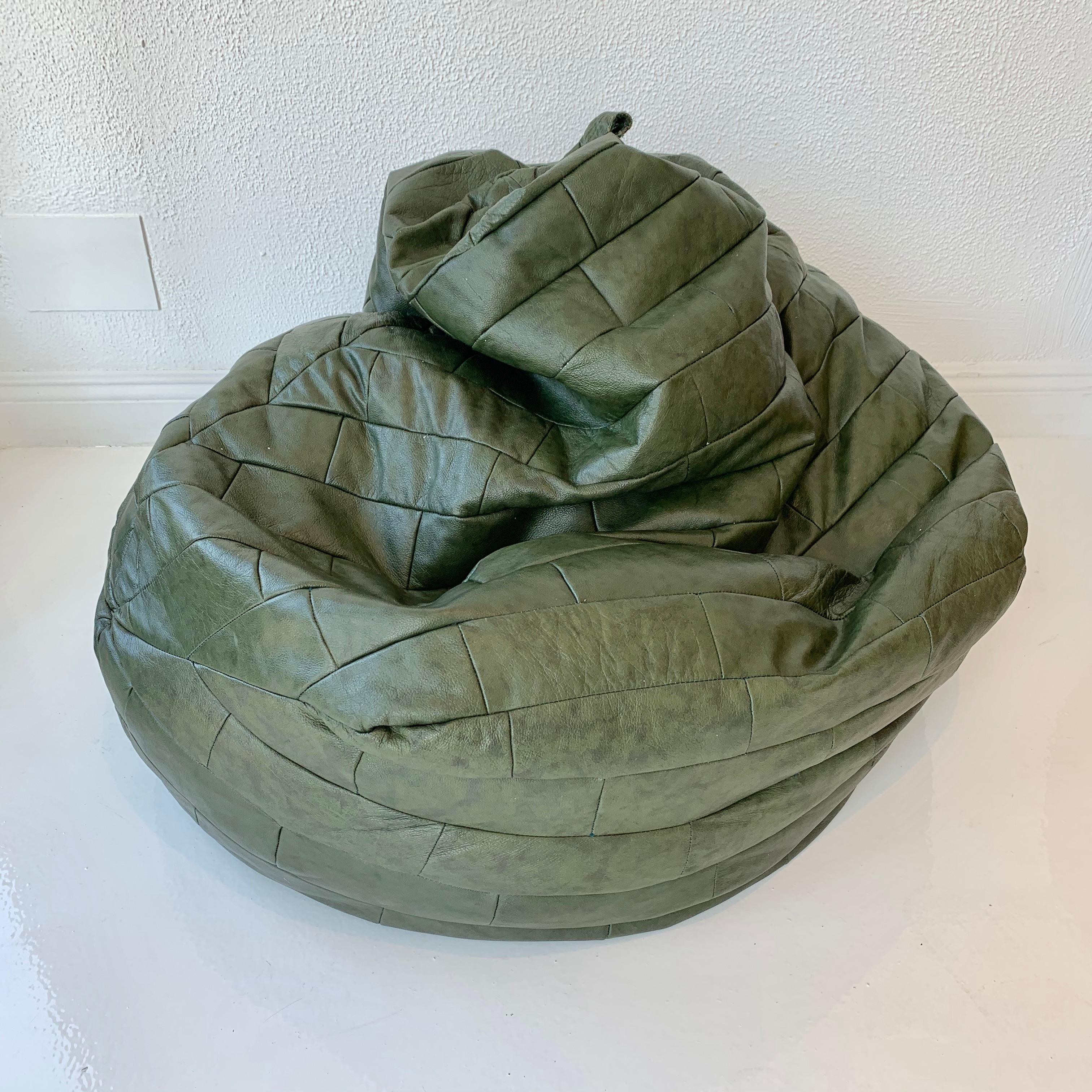 Gorgeous Army green leather patchwork bean bag by De Sede. Great coloring and patina to leather. Very good condition. Extremely comfortable. Fun accent piece.

5 other De Sede patchwork bean bags available in different colors. Shown in additional