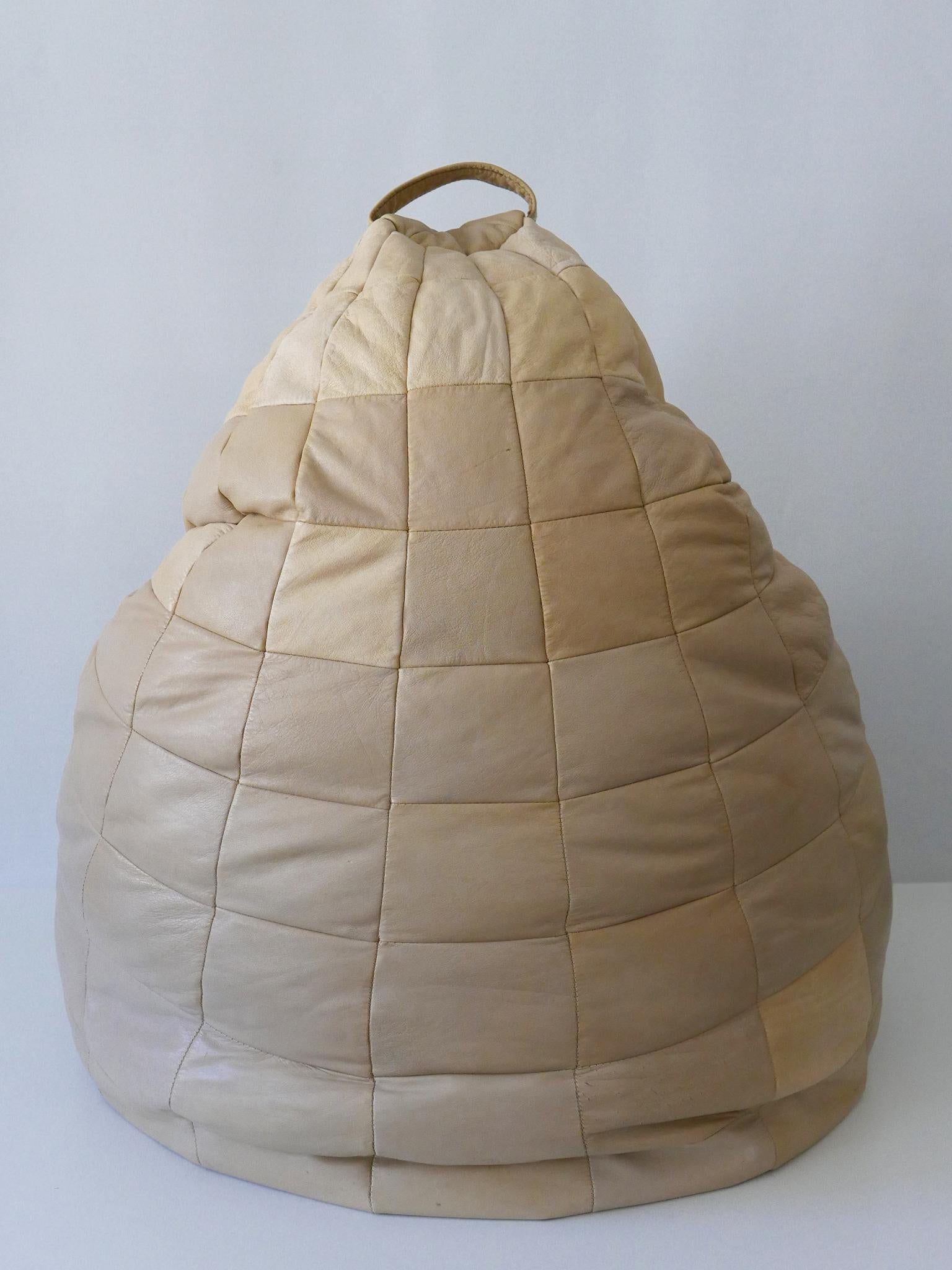 De Sede Patchwork- Beanbag oder Ottomane aus Leder, Schweiz 1970er Jahre (Ende des 20. Jahrhunderts) im Angebot