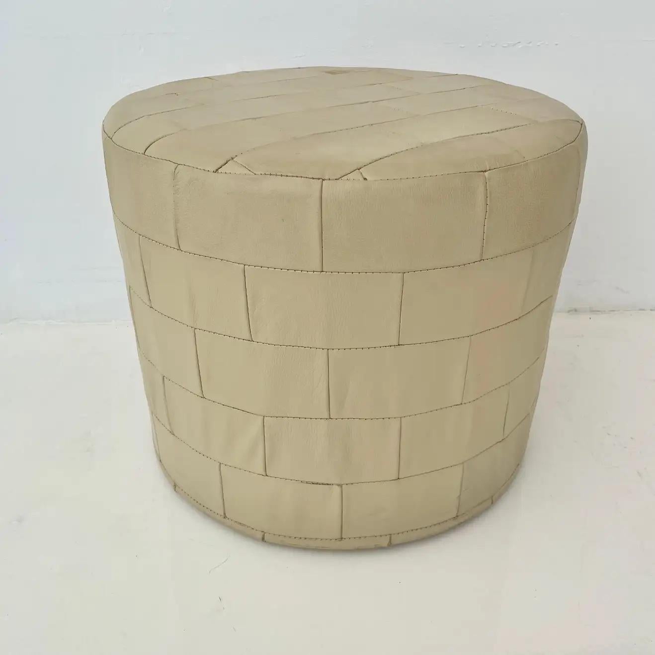 Classic patchwork leather ottoman by De Sede in a chic cream finish. Comfortable accent piece that fits in any room. Good vintage condition.