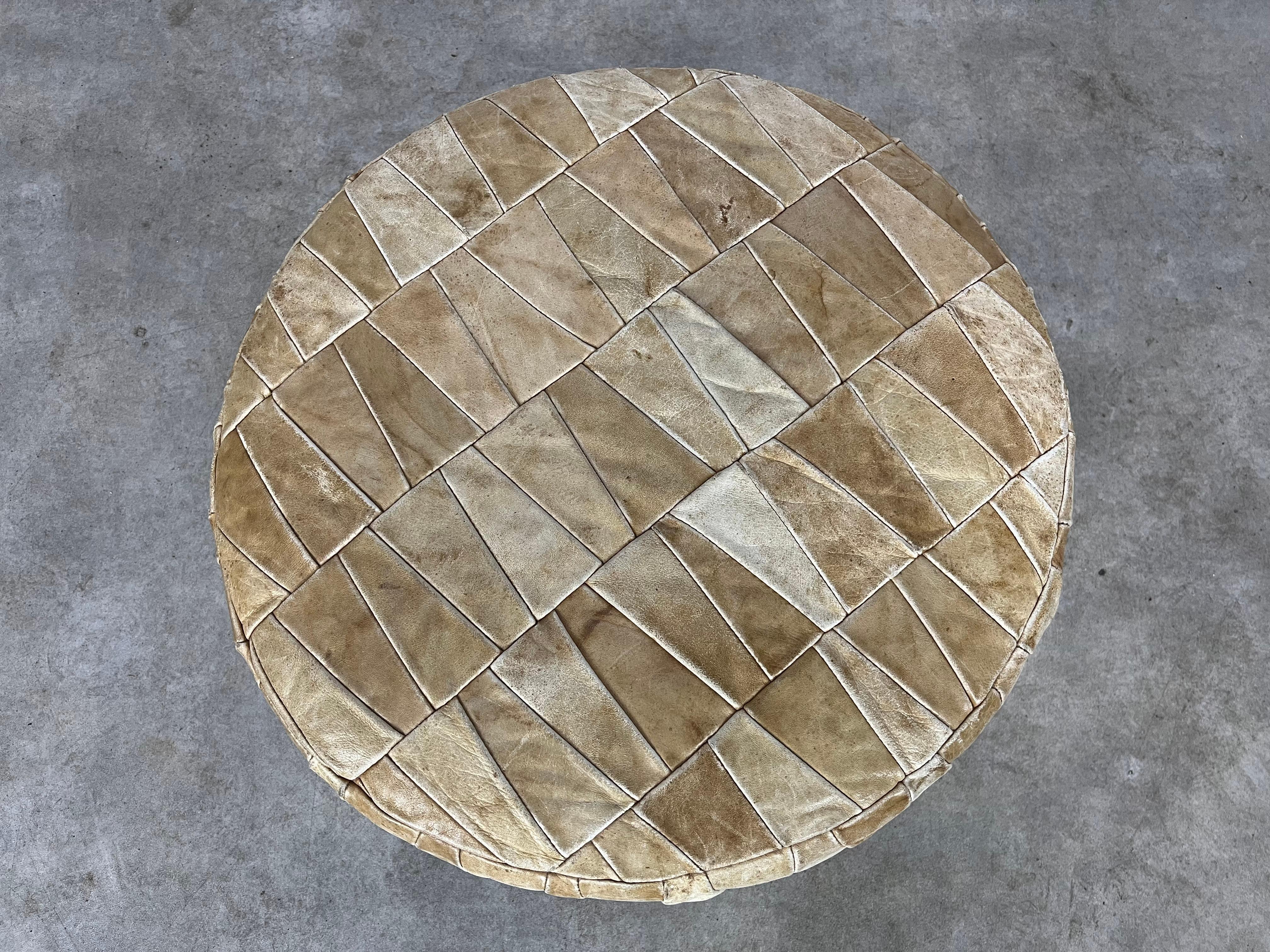 Fine XX secolo Pouf / pouf in pelle patchwork de Sede, anni '70, con contenitore in vendita
