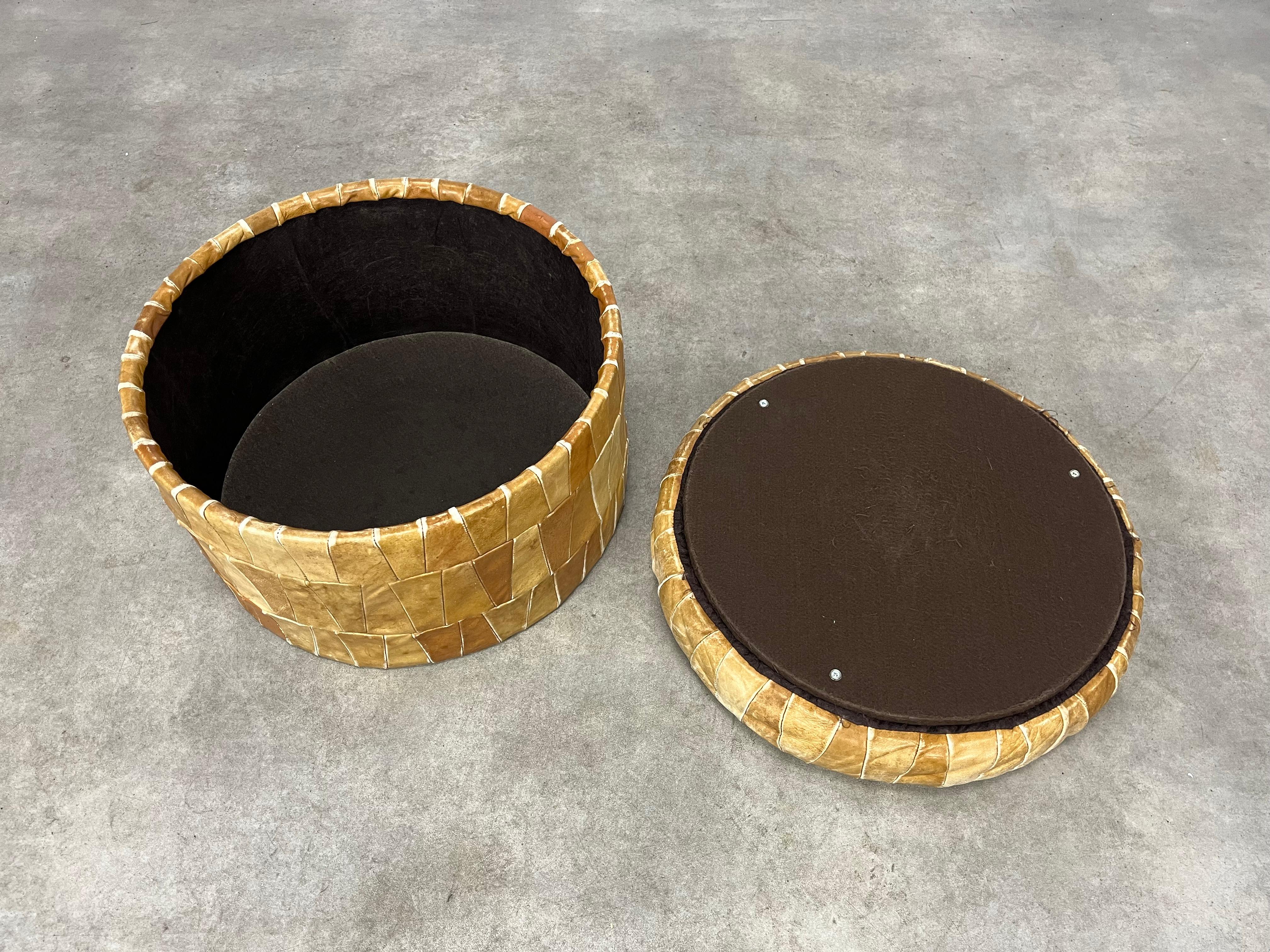 Pouf / pouf in pelle patchwork de Sede, anni '70, con contenitore in vendita 1