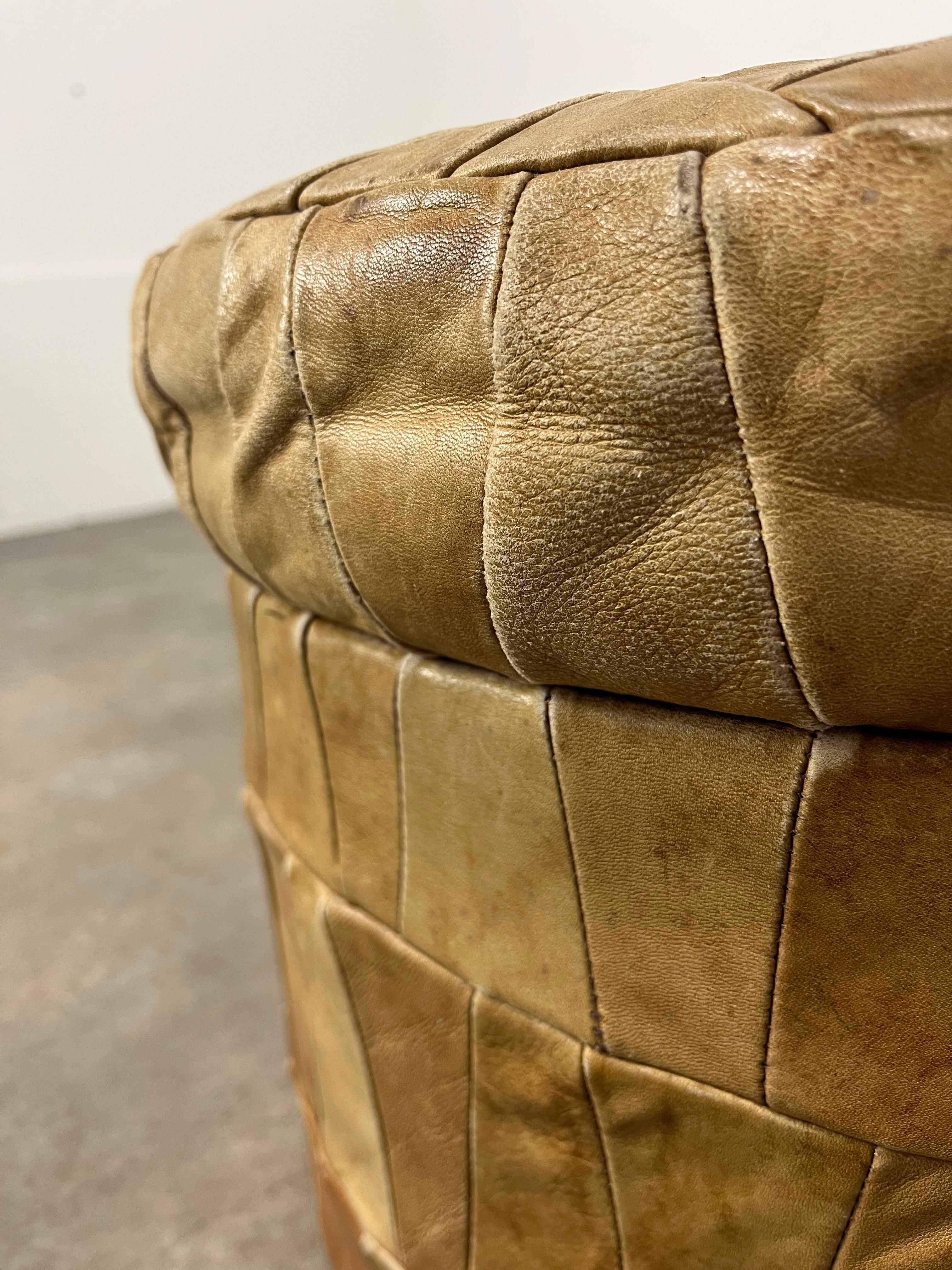 Pouf / pouf in pelle patchwork de Sede, anni '70, con contenitore in vendita 2