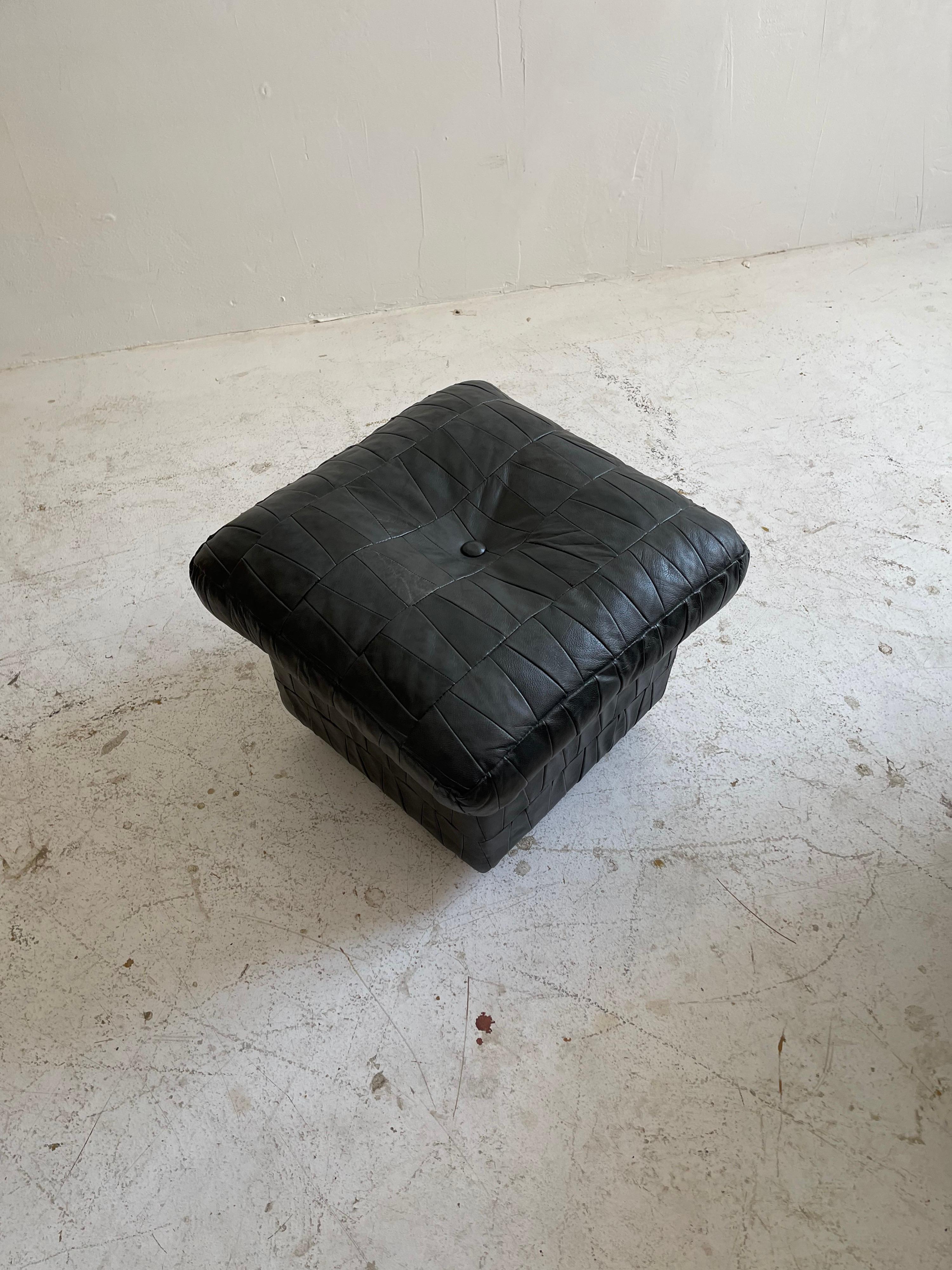 De Sede Patchwork Leather Storage Ottoman Stool Cube, 1970s In Good Condition For Sale In Vienna, AT