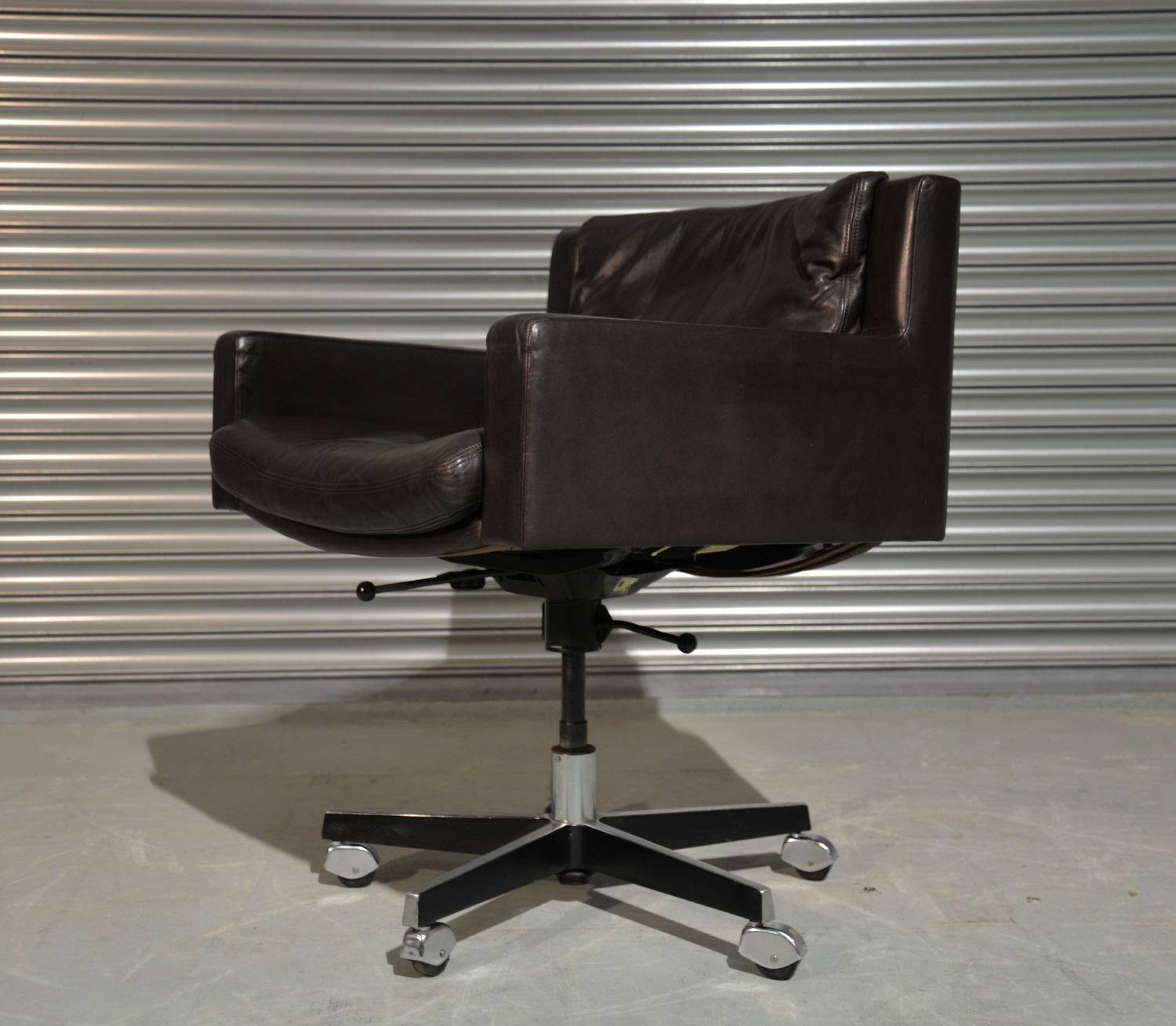 Swiss De Sede RH 201 Executive Swivel Armchair on Castors by Robert Haussmann, 1957 For Sale