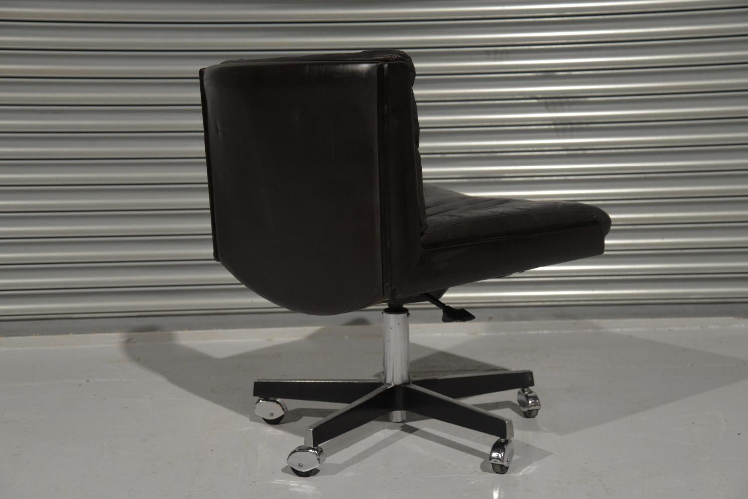 20th Century De Sede RH 201 Executive Swivel Desk Chair on Castors by Robert Haussmann, 1957 For Sale