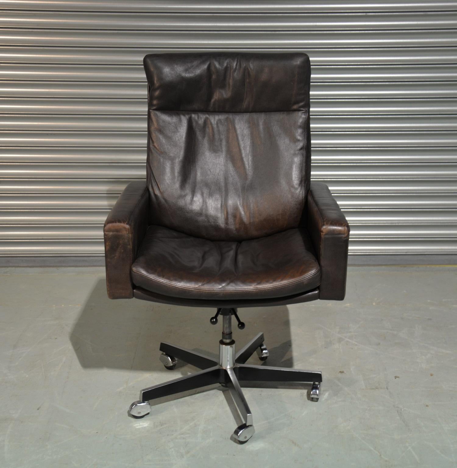 Mid-Century Modern  De Sede RH201 Executive Swivel armchair by Robert Haussmann, Switzerland 1957