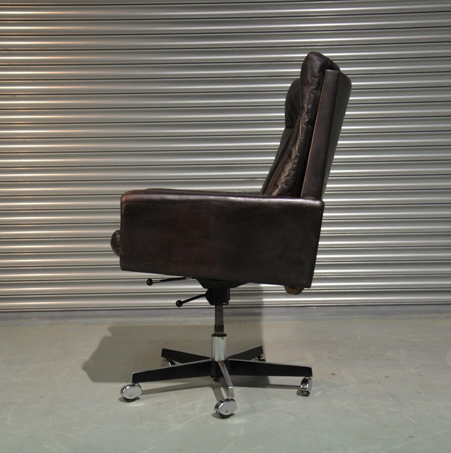  De Sede RH201 Executive Swivel armchair by Robert Haussmann, Switzerland 1957 In Good Condition In Fen Drayton, Cambridgeshire