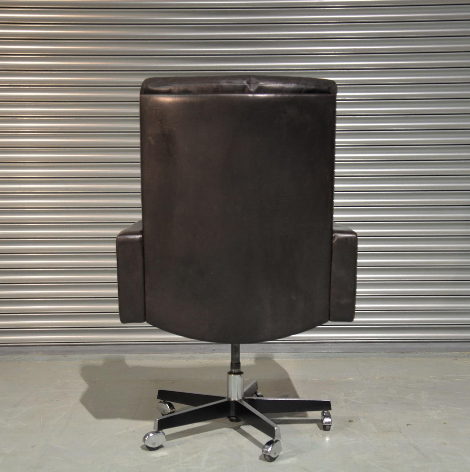 Leather  De Sede RH201 Executive Swivel armchair by Robert Haussmann, Switzerland 1957