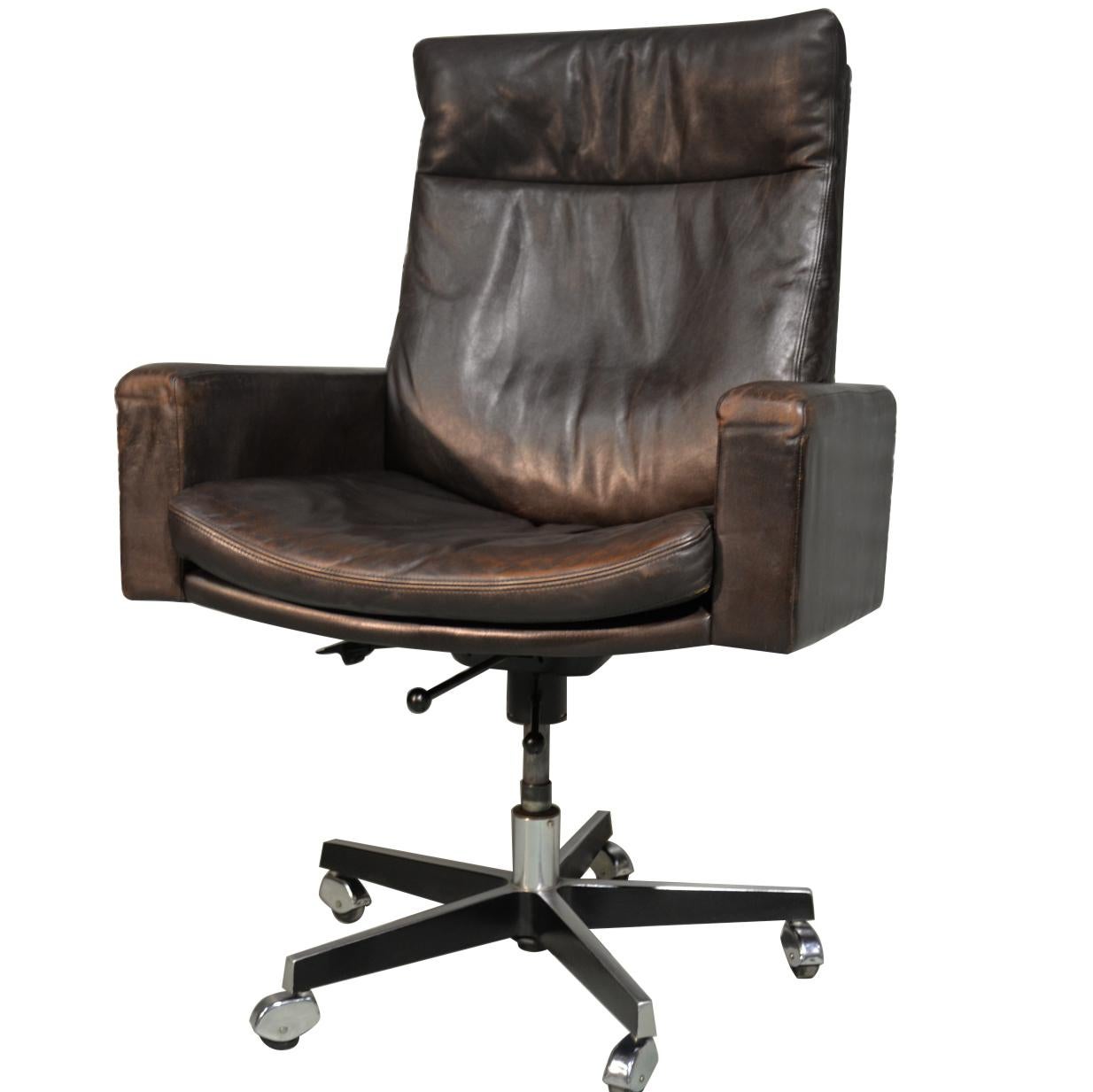  De Sede RH201 Executive Swivel armchair by Robert Haussmann, Switzerland 1957