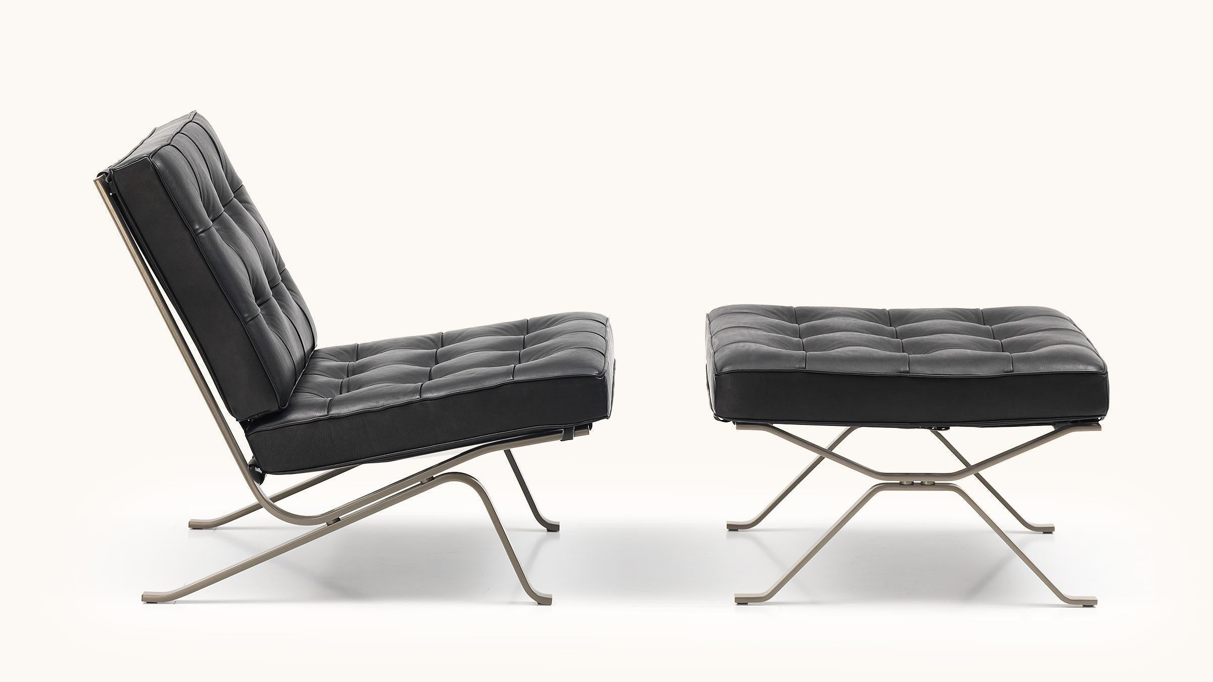 Dès 1954, Robert Haussmann a conçu son célèbre fauteuil métallique RH-301 en acier plat chromé en hommage à Mies van der Rohe. Depuis 1999, le RH-301 est chez de Sede. Avec ce fauteuil, Haussmann reprend la maxime du Bauhaus selon laquelle le design