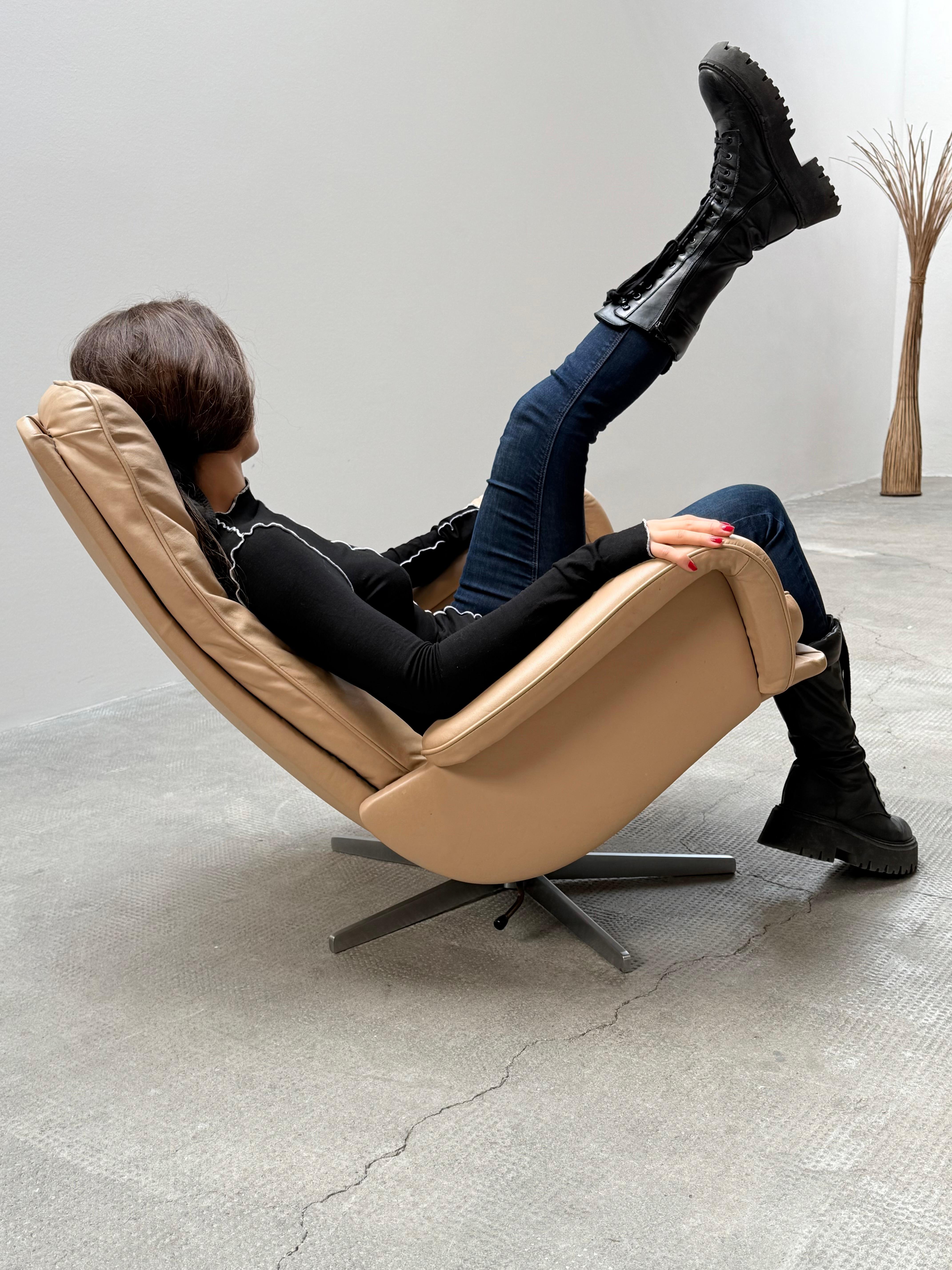 De Sede S 231 Dreh Lounge Kipp Sessel Cremefarben Leder Chrom, Schweiz 1960er Jahre (Moderne der Mitte des Jahrhunderts)