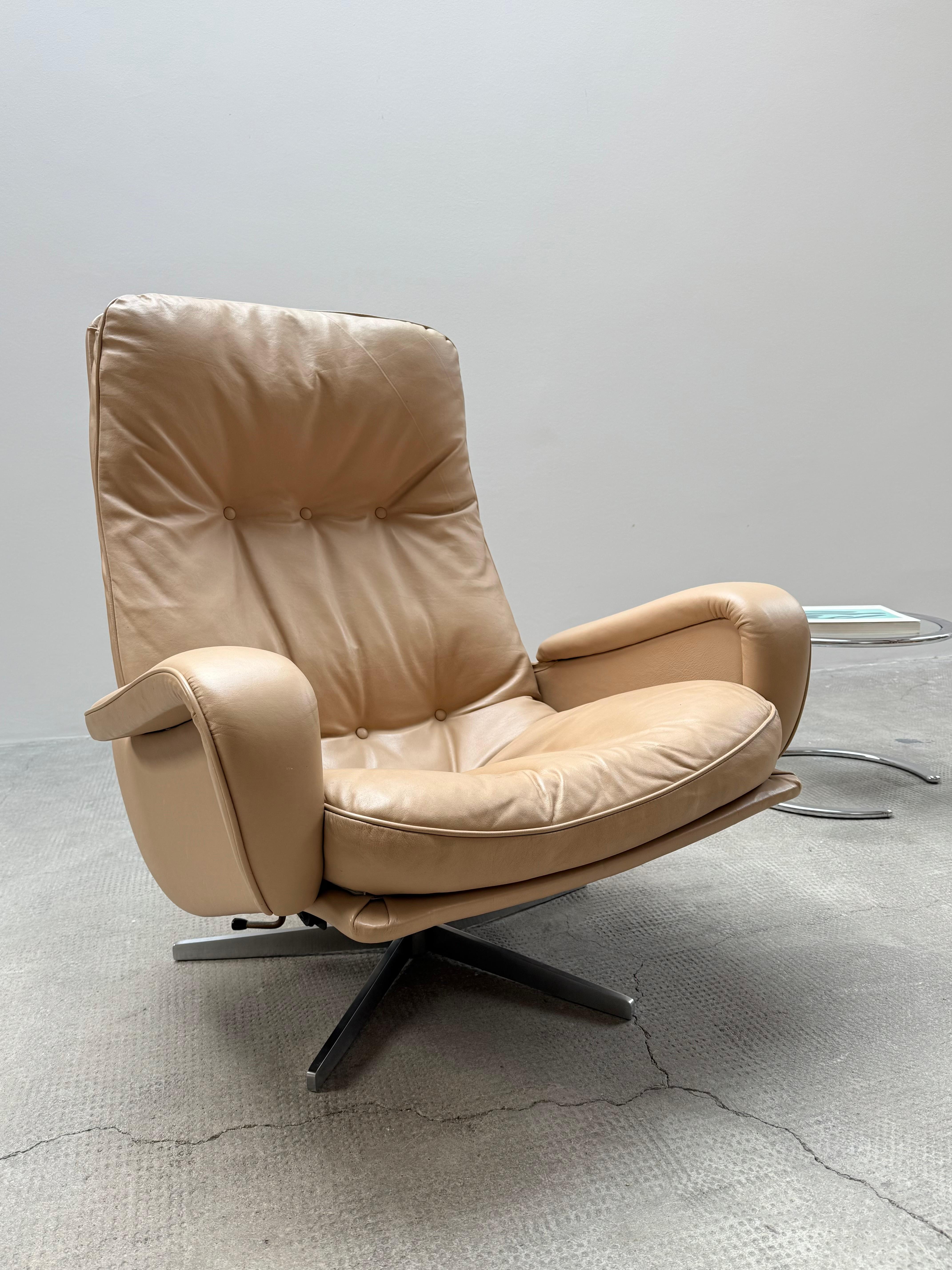 De Sede S 231 Dreh Lounge Kipp Sessel Cremefarben Leder Chrom, Schweiz 1960er Jahre (Schweizerisch)