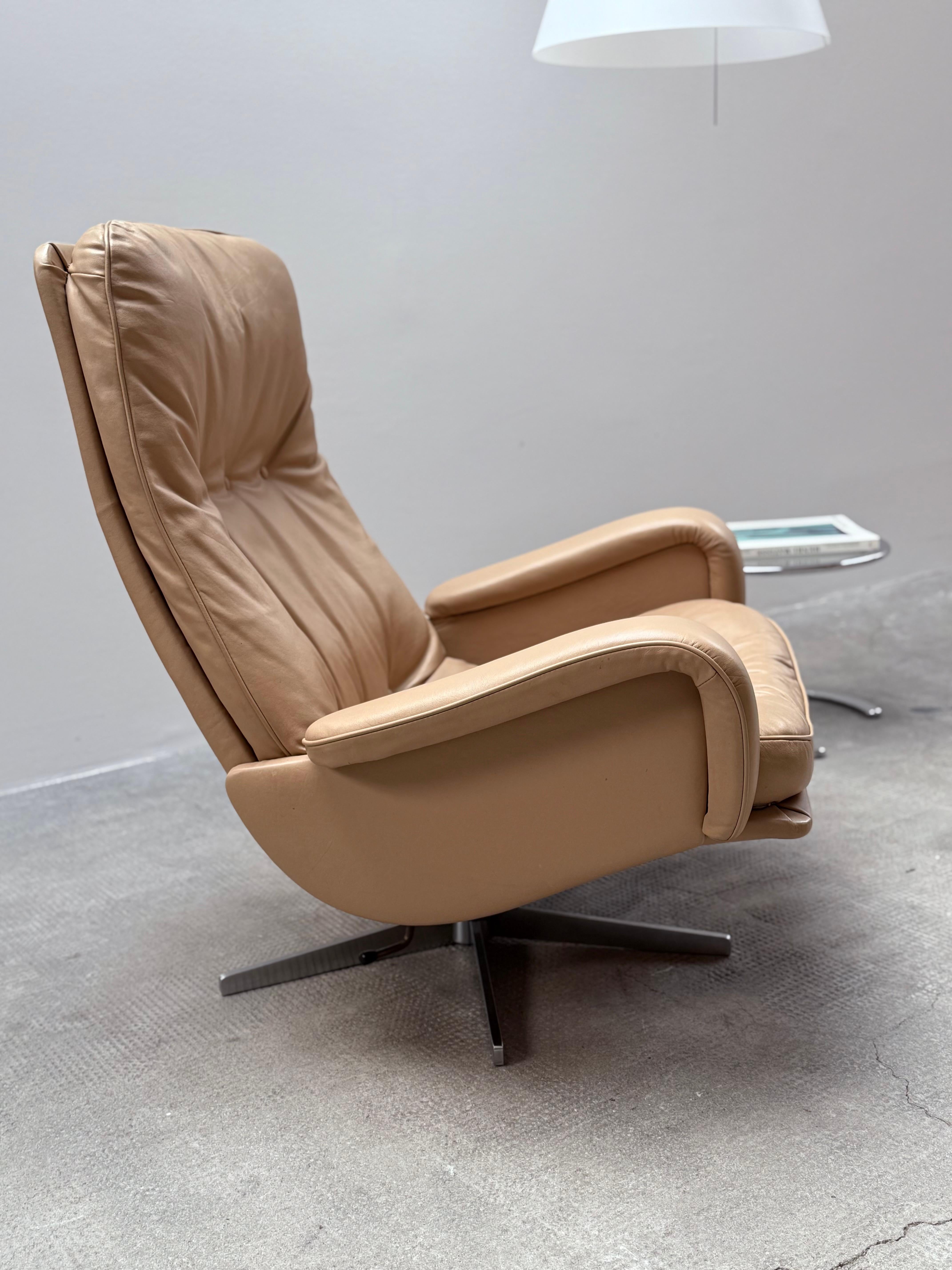 De Sede S 231 Dreh Lounge Kipp Sessel Cremefarben Leder Chrom, Schweiz 1960er Jahre im Zustand „Gut“ in Reutlingen, DE