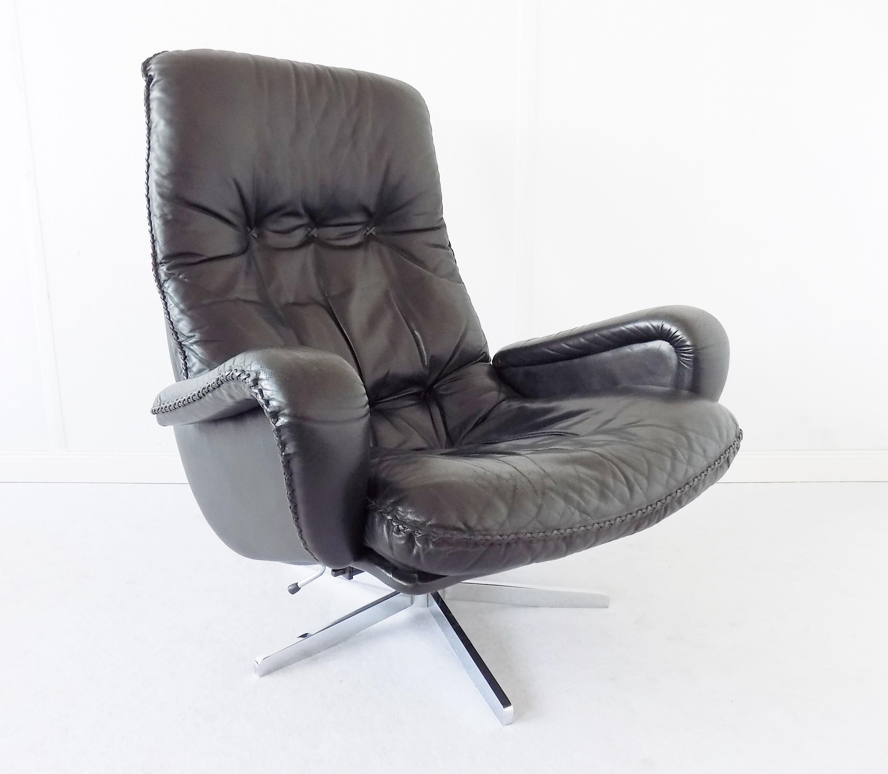 Mid-Century Modern De Sede S231 Lounge Chair, James Bond Chair, Black Leather, mid-century modern For Sale