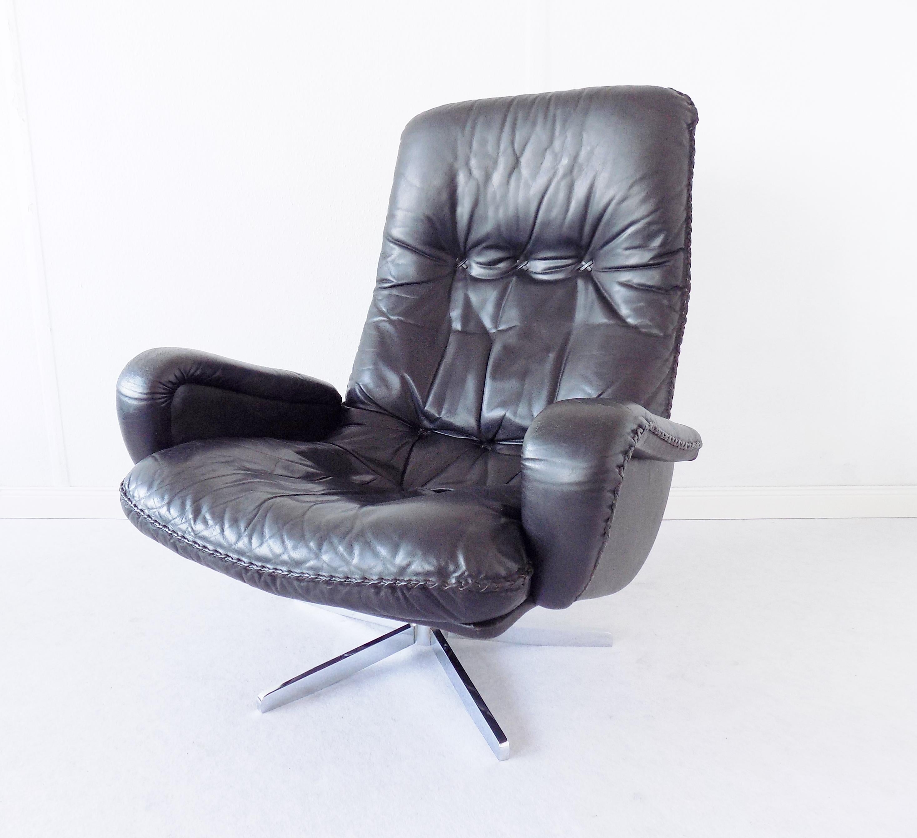 Swiss De Sede S231 Lounge Chair, James Bond Chair, Black Leather, mid-century modern For Sale