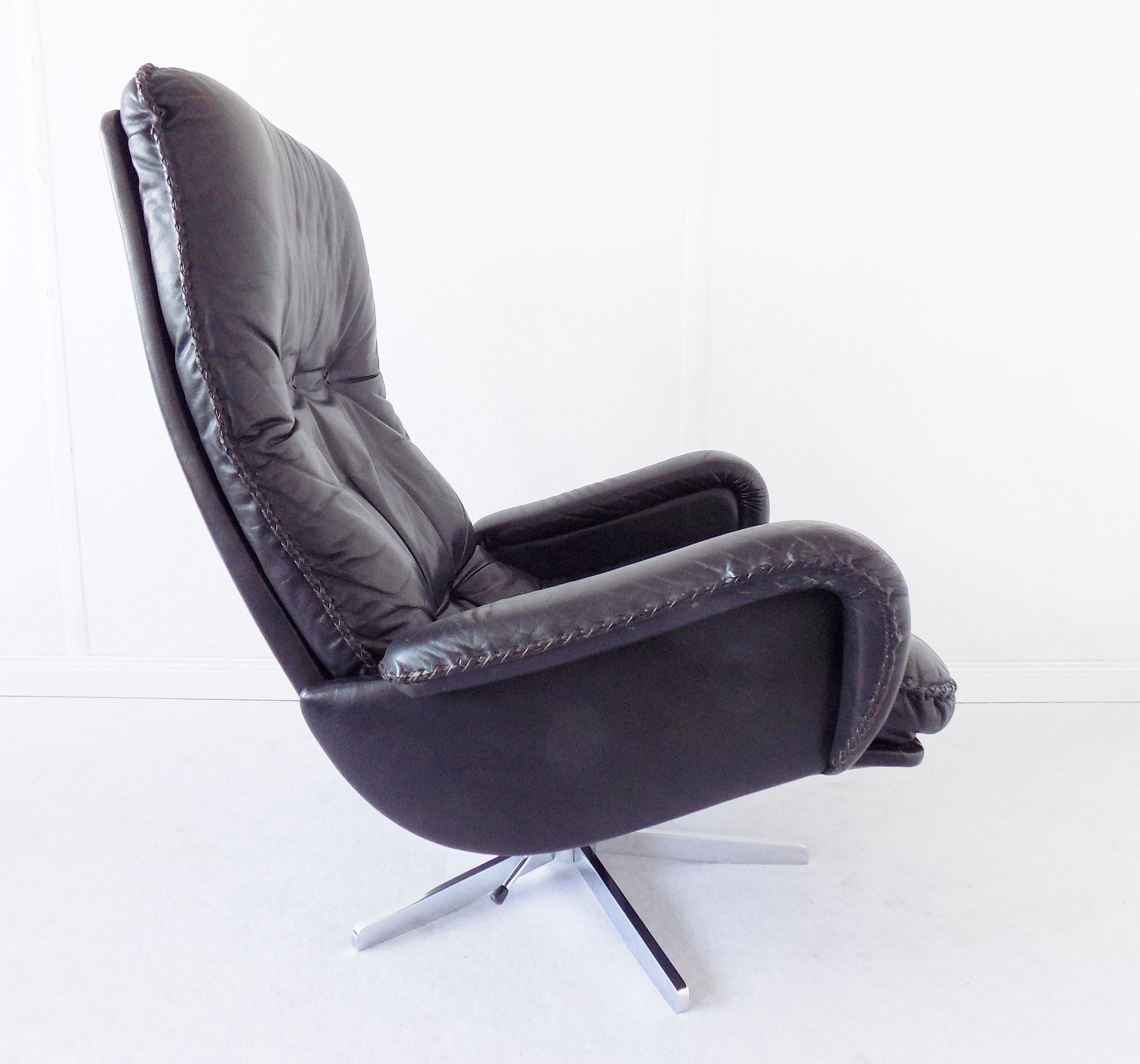 Mid-20th Century De Sede S231 Lounge Chair, James Bond Chair, Black Leather, mid-century modern For Sale