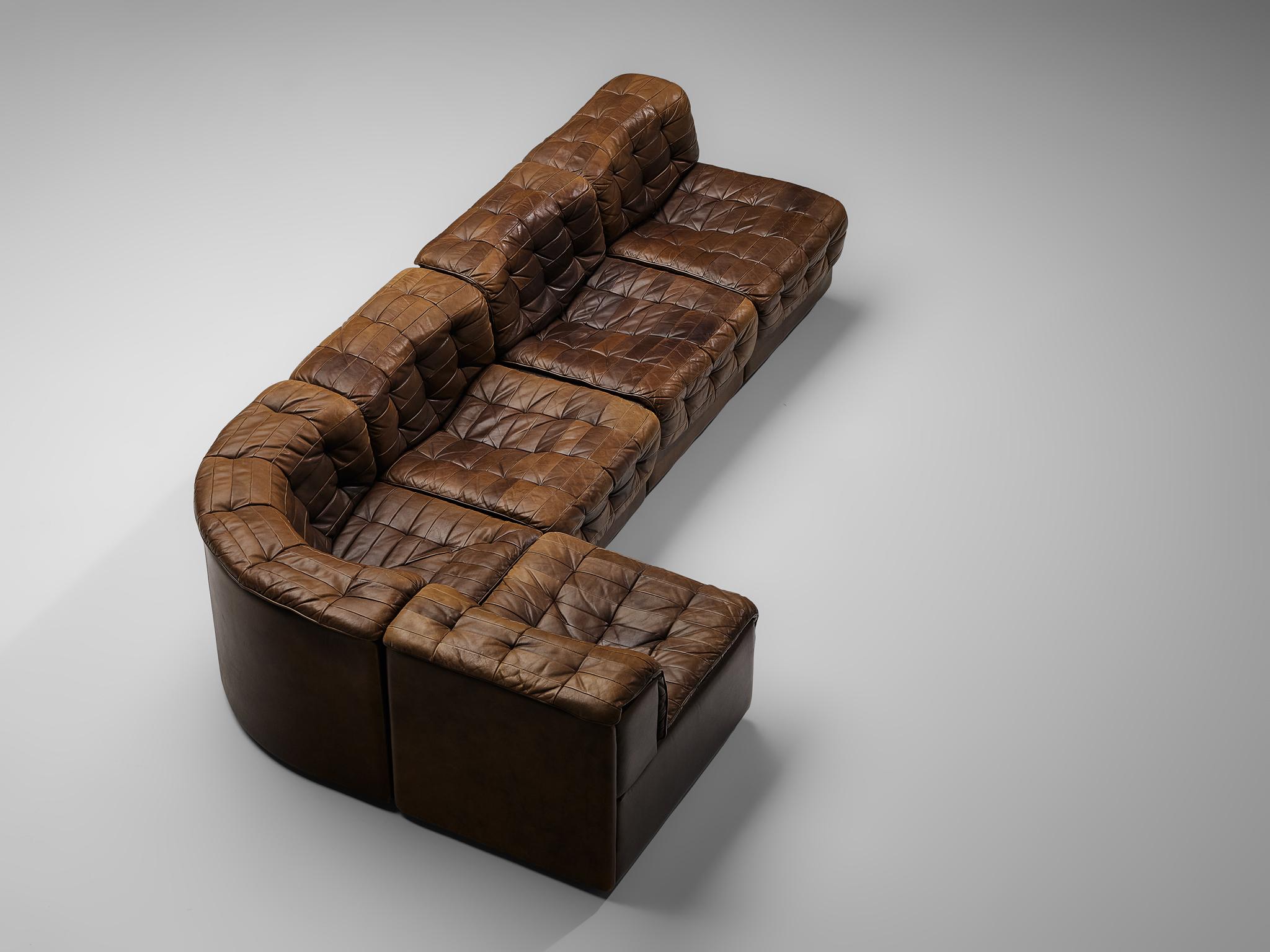 De Sede, sectional corner sofa, brown leather, Switzerland, 1970s

This sectional sofa by De Sede consists out of five pieces. Due to their flexible use as sofa or lounge chairs this sofa has a versatile character. Four lounge chair parts and one