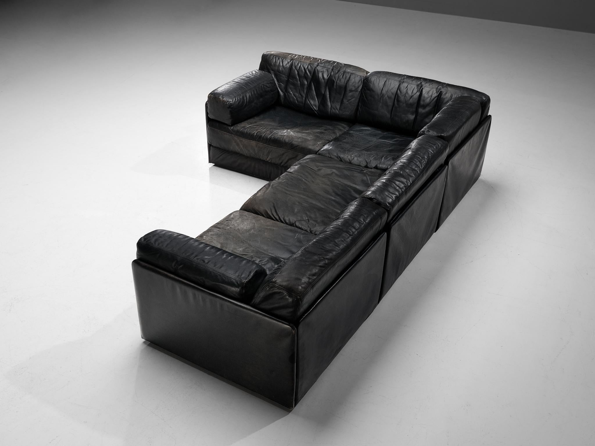 De Sede, modular sofa, model ‘DS-76’, leather, Switzerland, 1970s

This high-quality sectional sofa designed by De Sede in the 1970s contains one corner element, one regular element and two outer elements with two moveable cushions, making it