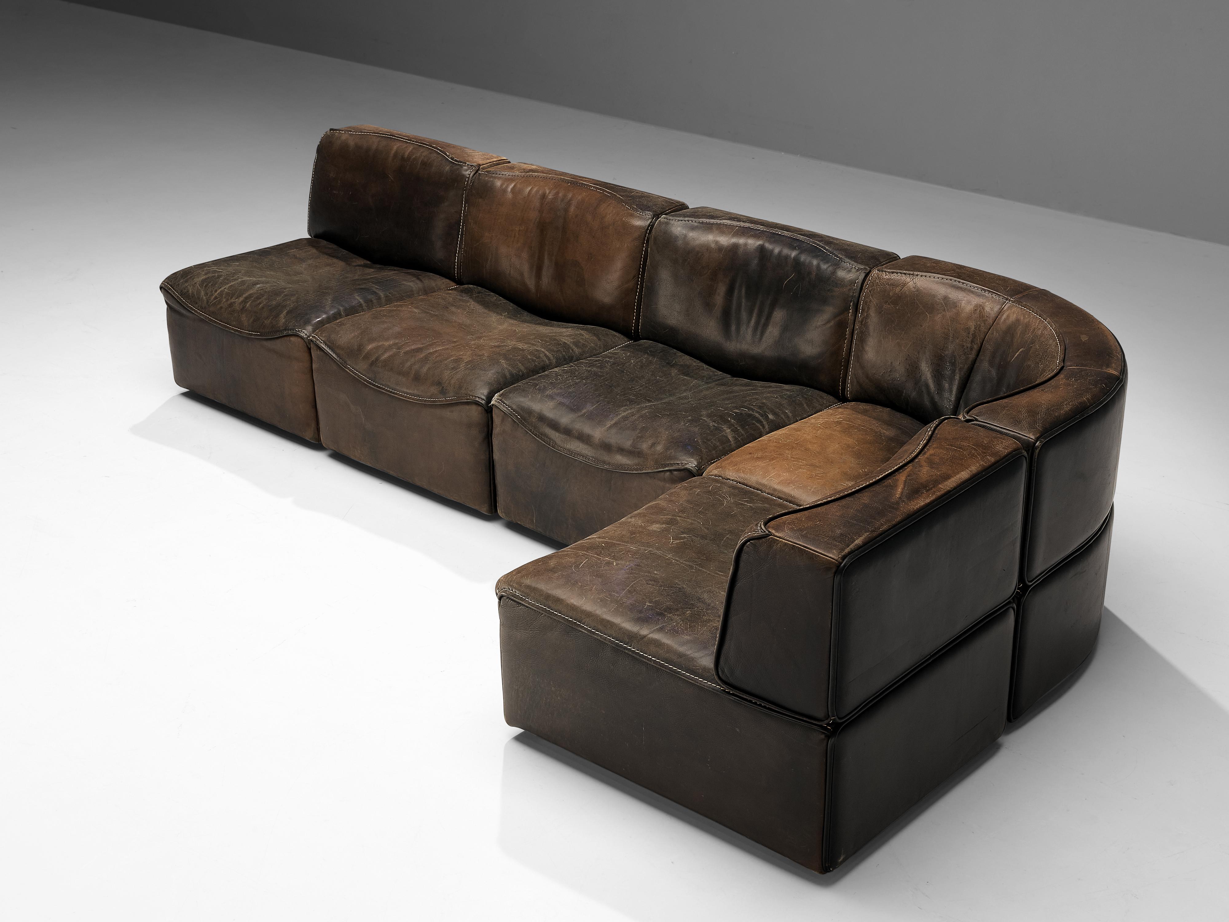 De Sede, sectional sofa model DS-15, leather, Switzerland, 1970s

This high quality sectional sofa contains 3 corner elements and 4 normal elements, which makes it possible to arrange this sofa to your own wishes. The design is simplistic yet