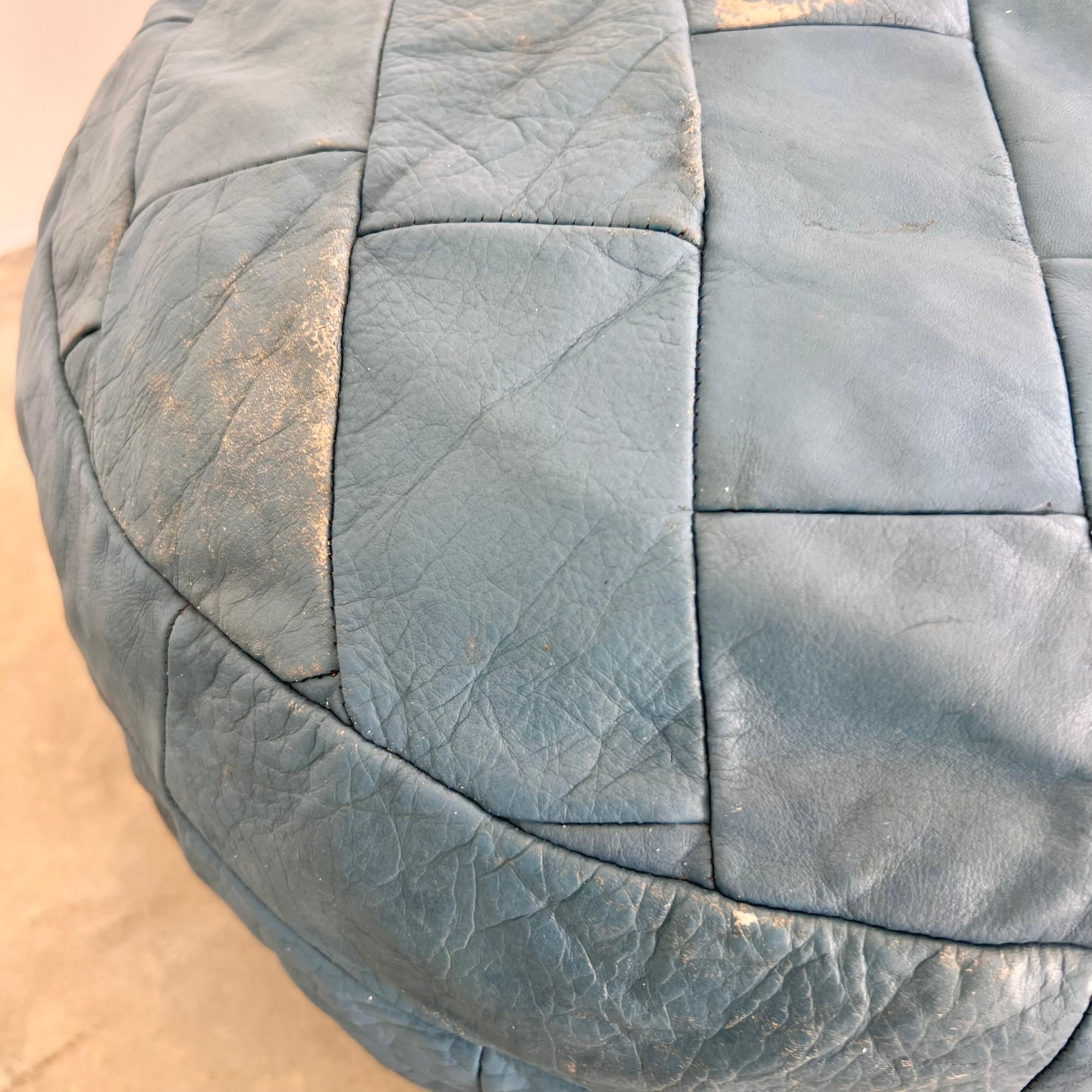 Pouf patchwork en cuir bleu ardoise De Sede, Suisse, années 1960 en vente 3