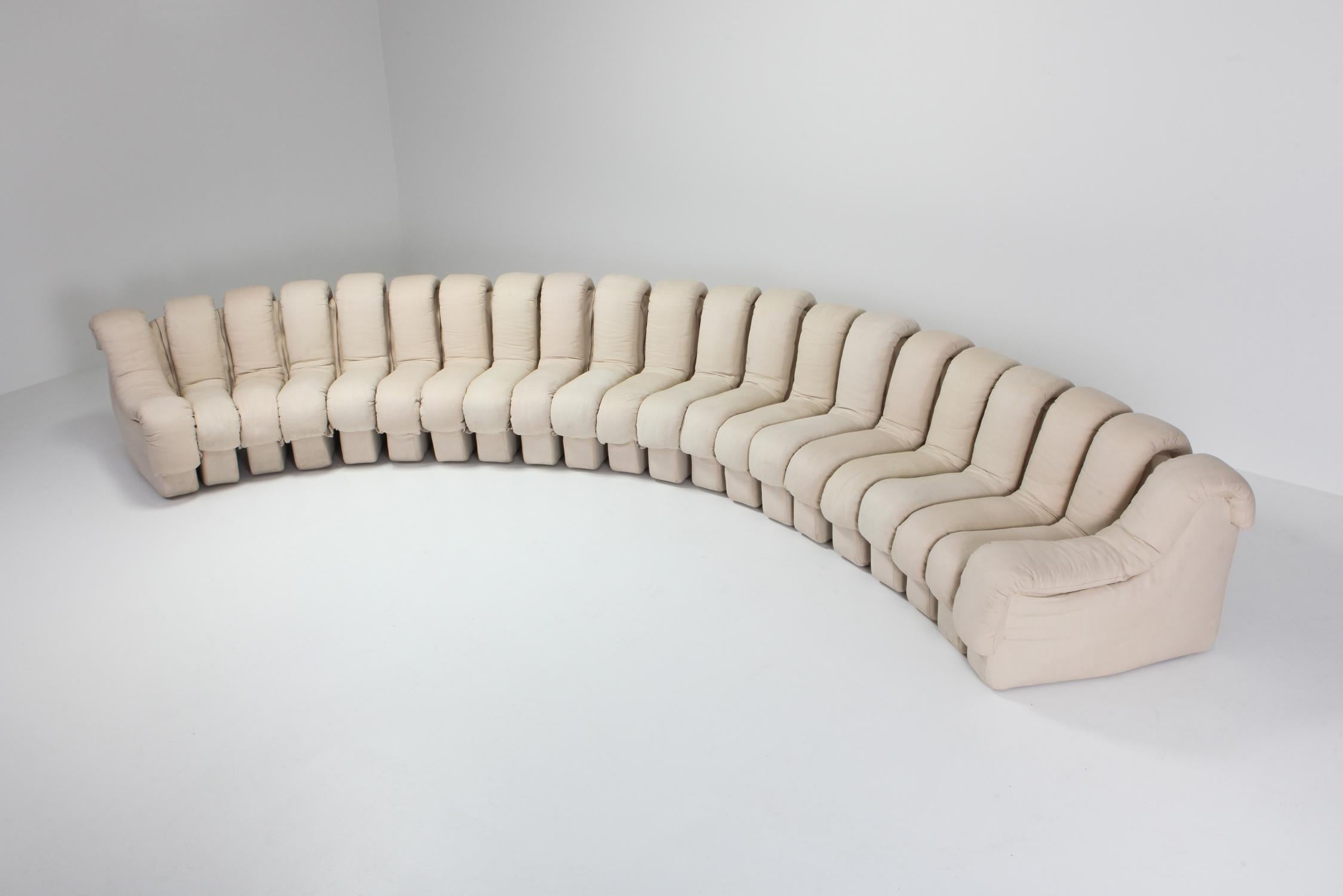De Sede ‘Snake’ DS-600, in grey colored leather, Switzerland, 1972. 

De Sede 'Non Stop' sectional sofa containing twenty-one pieces in ivory linnen, of which 19 centre pieces and two higher armrests. Any number of pieces can be zipped together