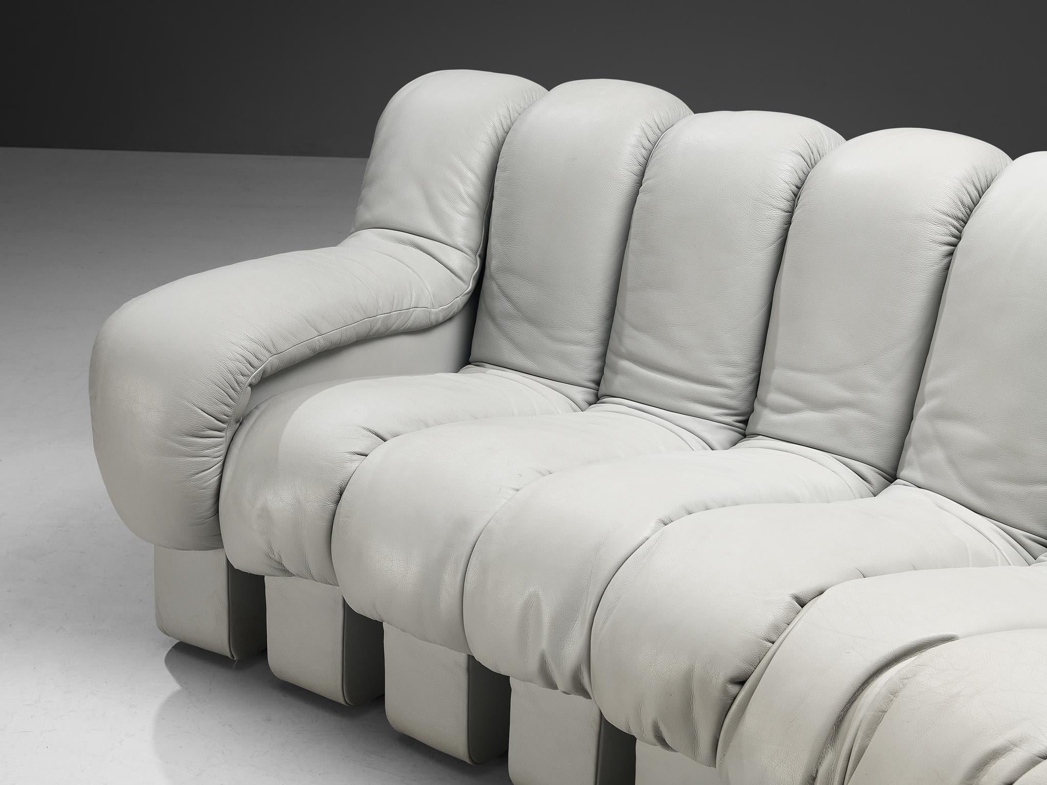 De Sede DS-600 'Schlangen' Modulsofas aus hellgrauem Leder (Ende des 20. Jahrhunderts)