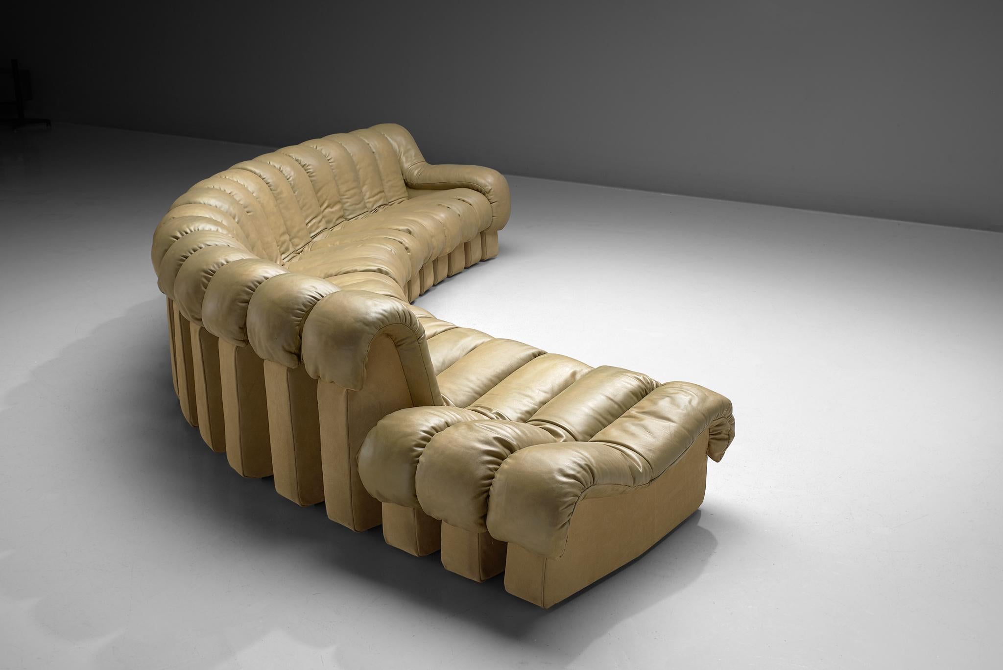 Mid-Century Modern De Sede 'Snake' DS-600 Sofa in Beige Leather and Suede