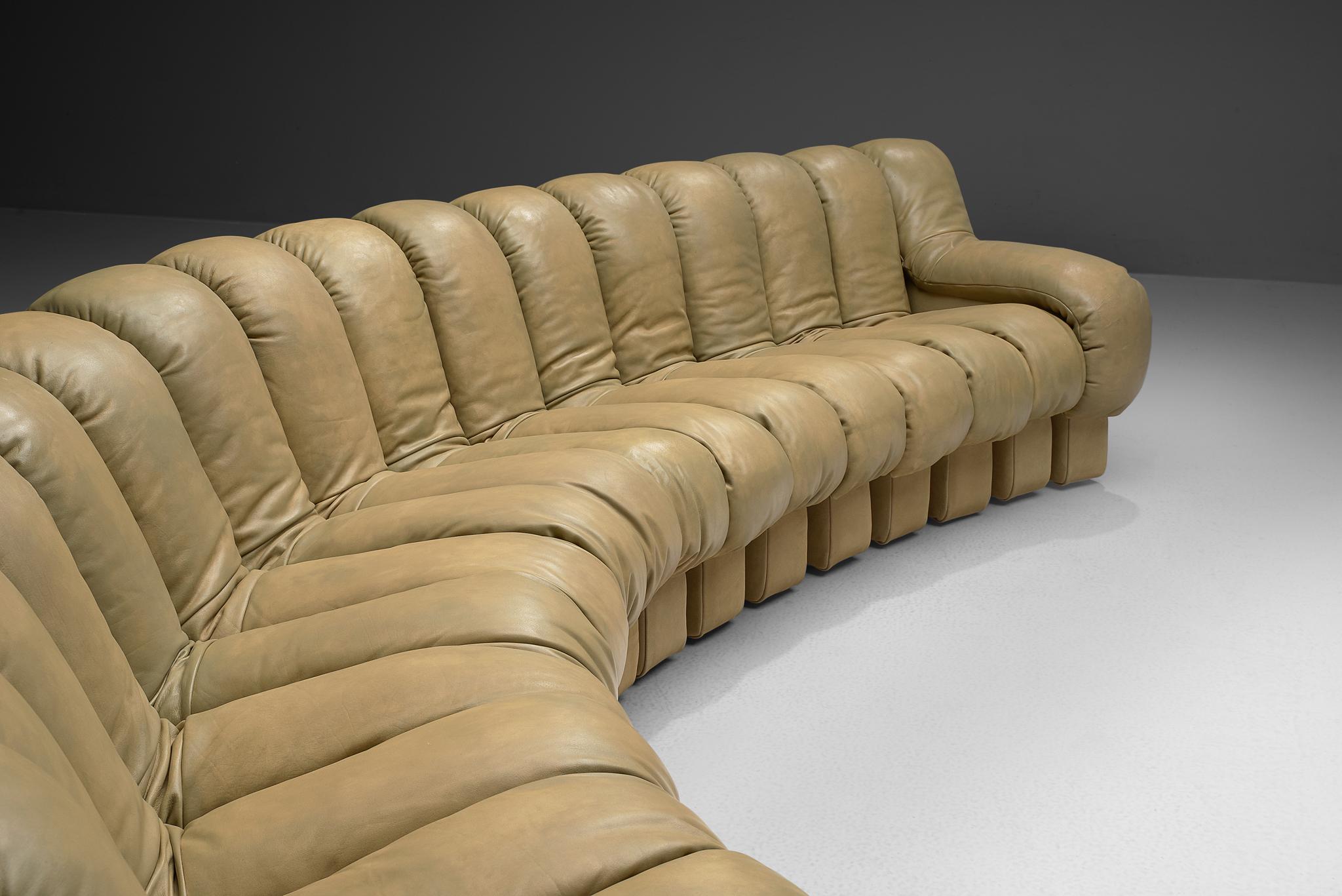 Swiss De Sede 'Snake' DS-600 Sofa in Beige Leather and Suede
