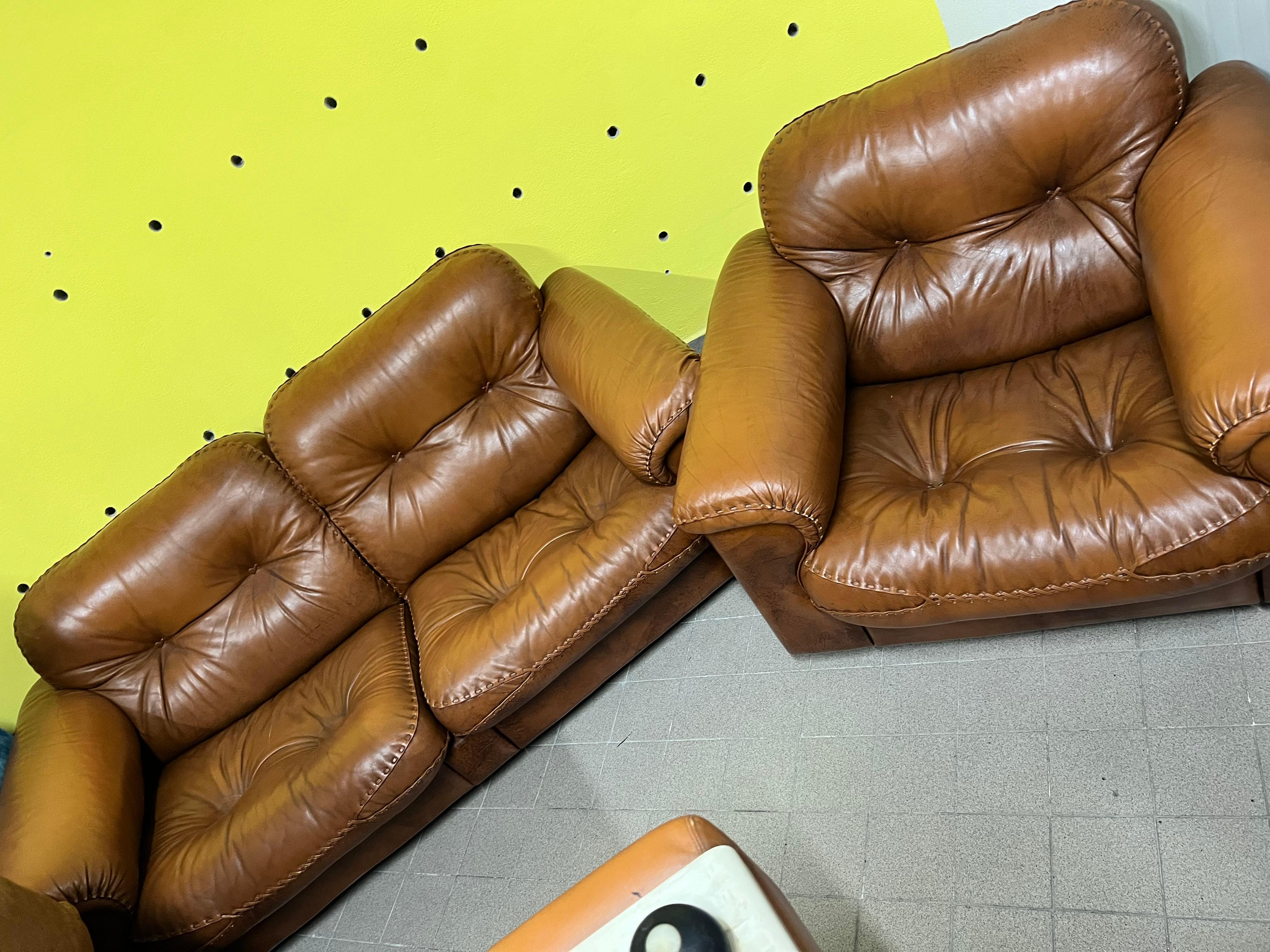 Sofa and armachair de sede original vintage perfect condition 
1 sofà 
1 armchair.